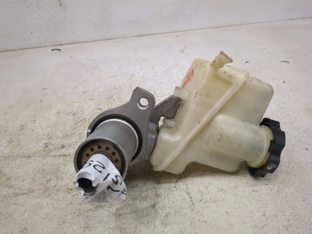 Mercedes-benz C-class Brake Master Cylinder 1512993 - Oemusedautoparts1.com