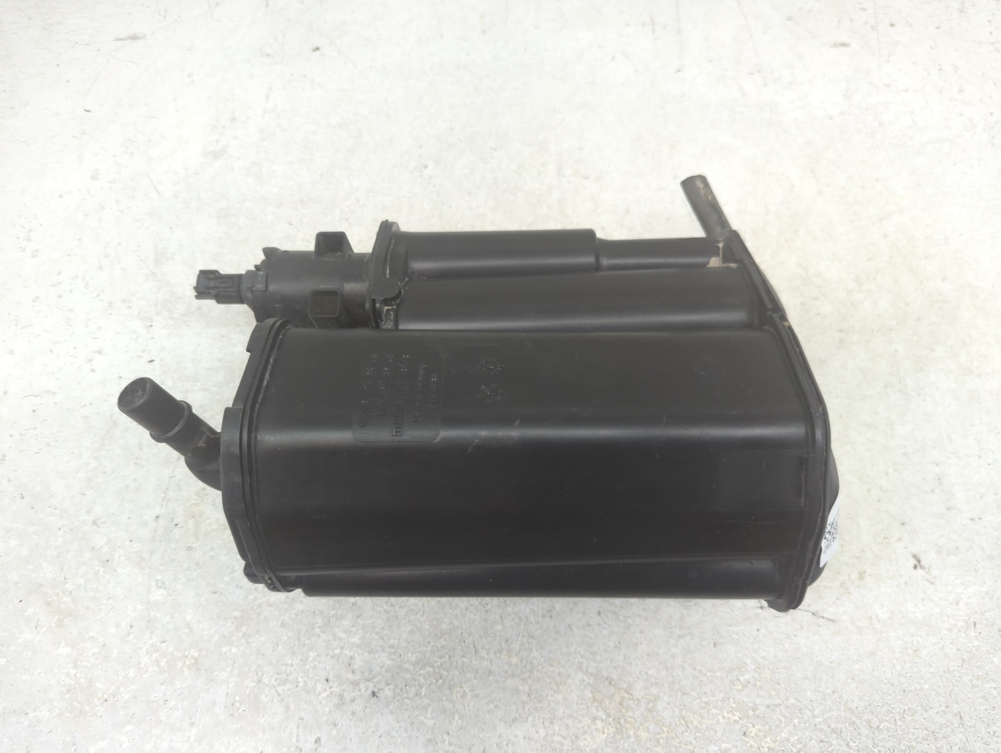 2013 Mercedes-benz C250 Fuel Vapor Charcoal Canister - Oemusedautoparts1.com