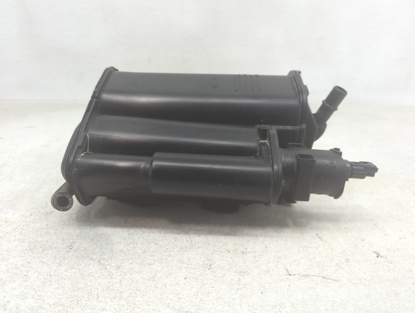 2013 Mercedes-benz C250 Fuel Vapor Charcoal Canister - Oemusedautoparts1.com