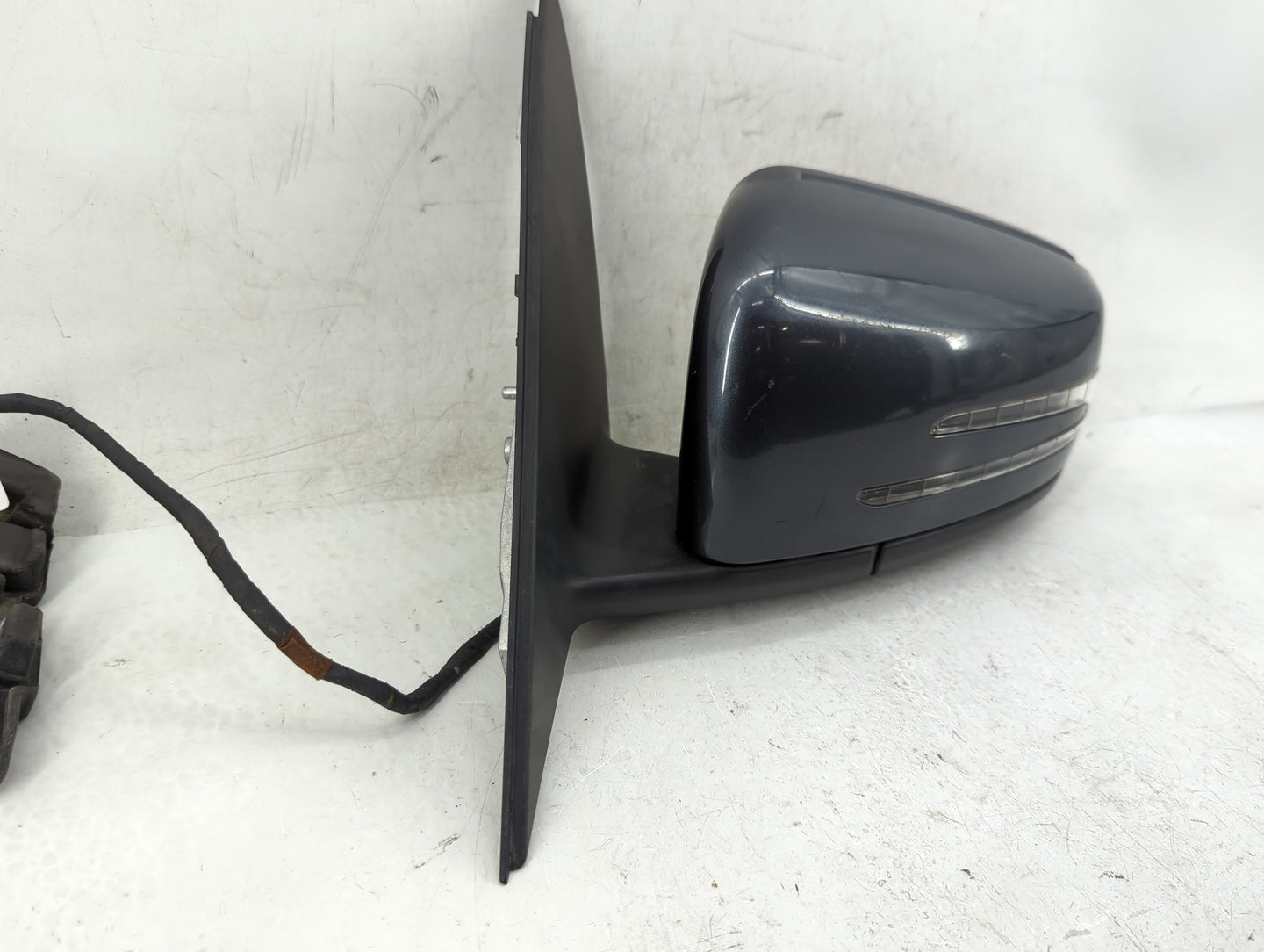 2012-2014 Mercedes-Benz C250 Driver Side View Mirror - Left Door Mirror OEM Used - Oemusedautoparts1.com