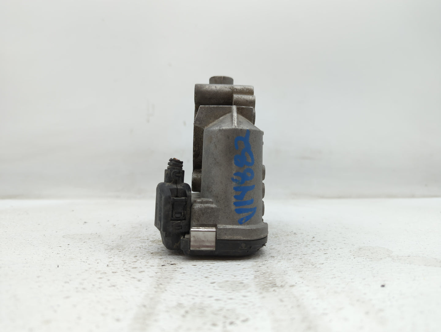 2012-2015 Mercedes-Benz C250 Throttle Body P/N:266 141 05 25 2661410525 Fits OEM Used Auto Parts - Oemusedautoparts1.com
