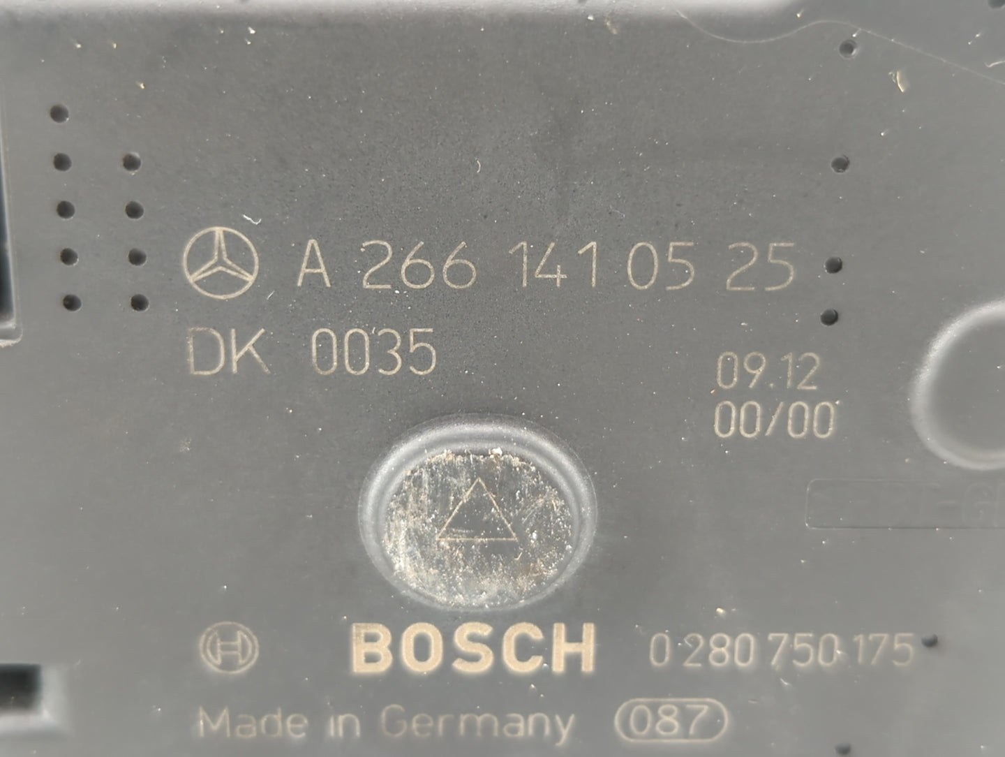 2012-2015 Mercedes-Benz C250 Throttle Body P/N:266 141 05 25 2661410525 Fits OEM Used Auto Parts - Oemusedautoparts1.com