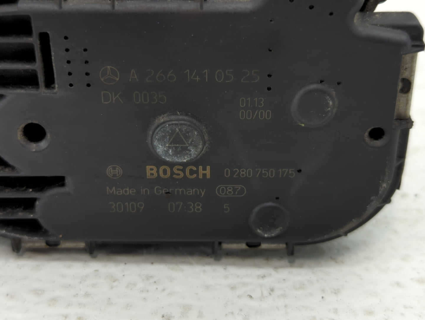 2012-2015 Mercedes-Benz C250 Throttle Body P/N:266 141 05 25 2661410525 Fits OEM Used Auto Parts - Oemusedautoparts1.com