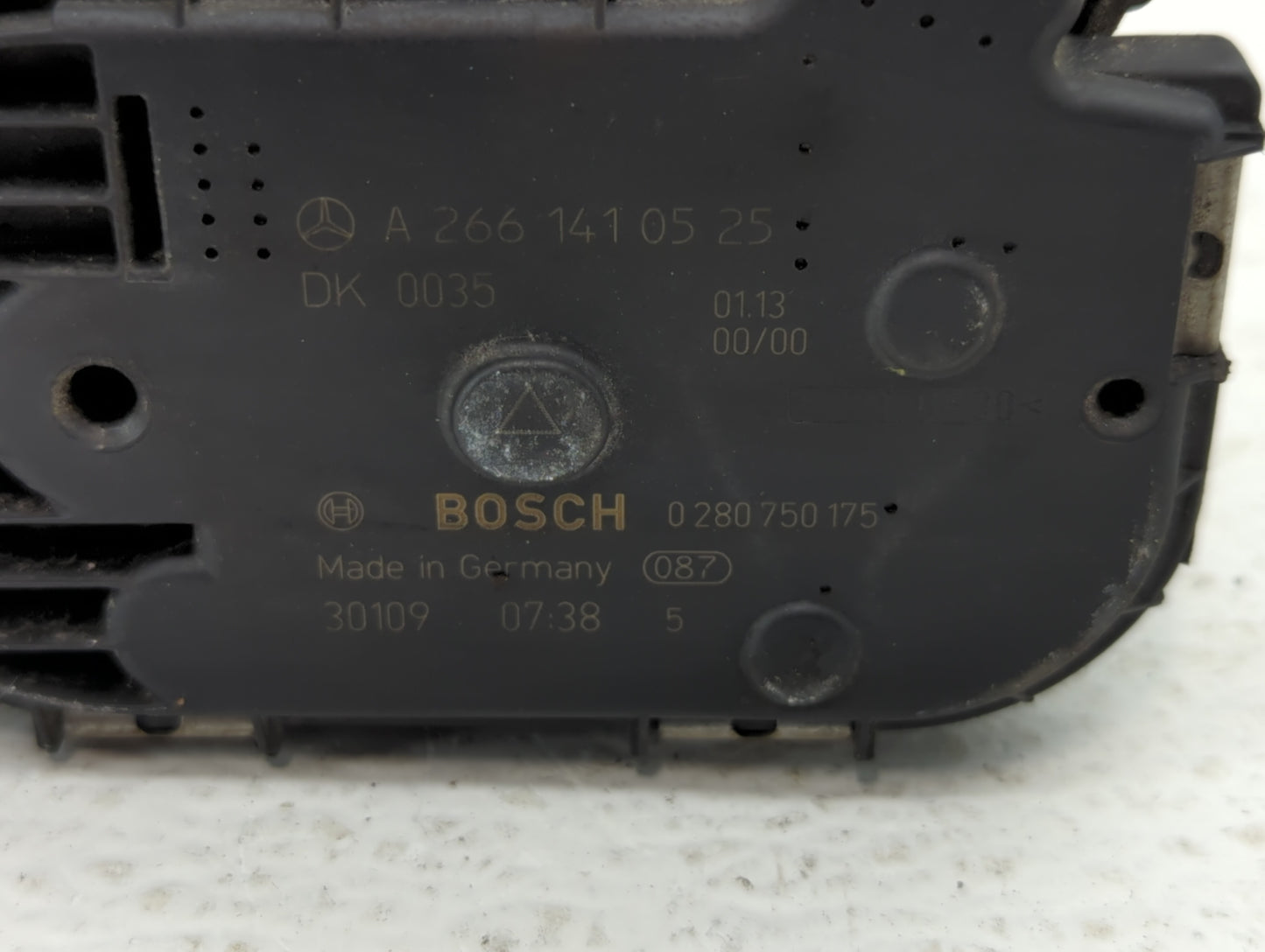2012-2015 Mercedes-Benz C250 Throttle Body P/N:266 141 05 25 2661410525 Fits OEM Used Auto Parts - Oemusedautoparts1.com