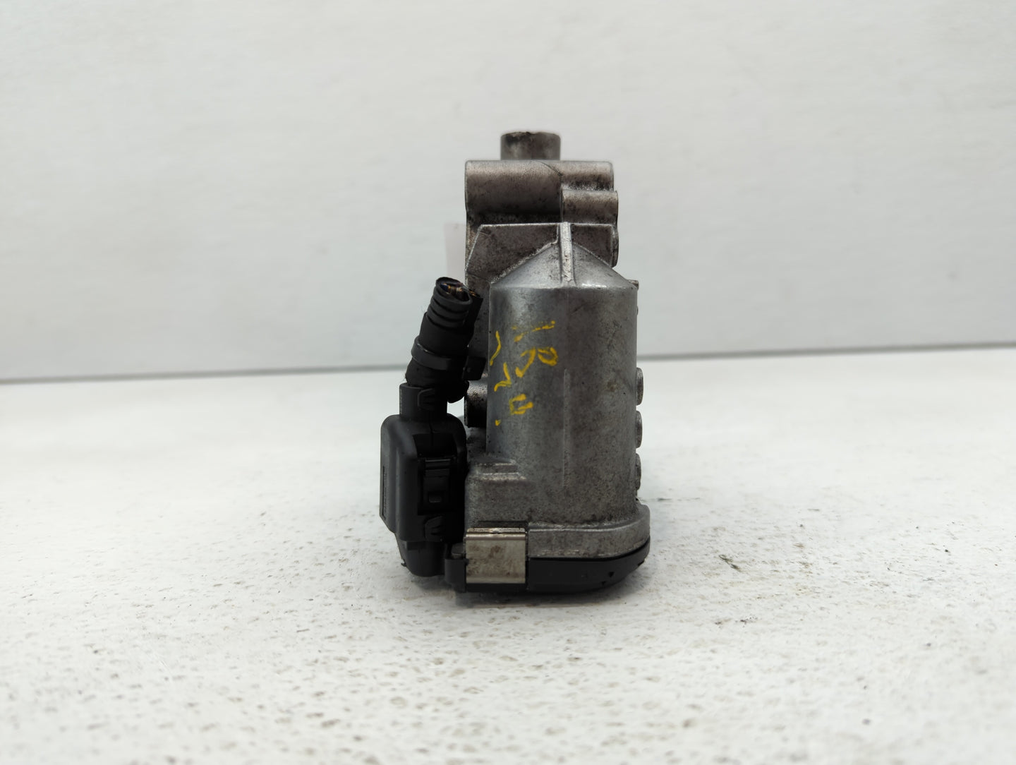 2012-2015 Mercedes-Benz C250 Throttle Body P/N:266 141 05 25 2661410525 Fits OEM Used Auto Parts - Oemusedautoparts1.com