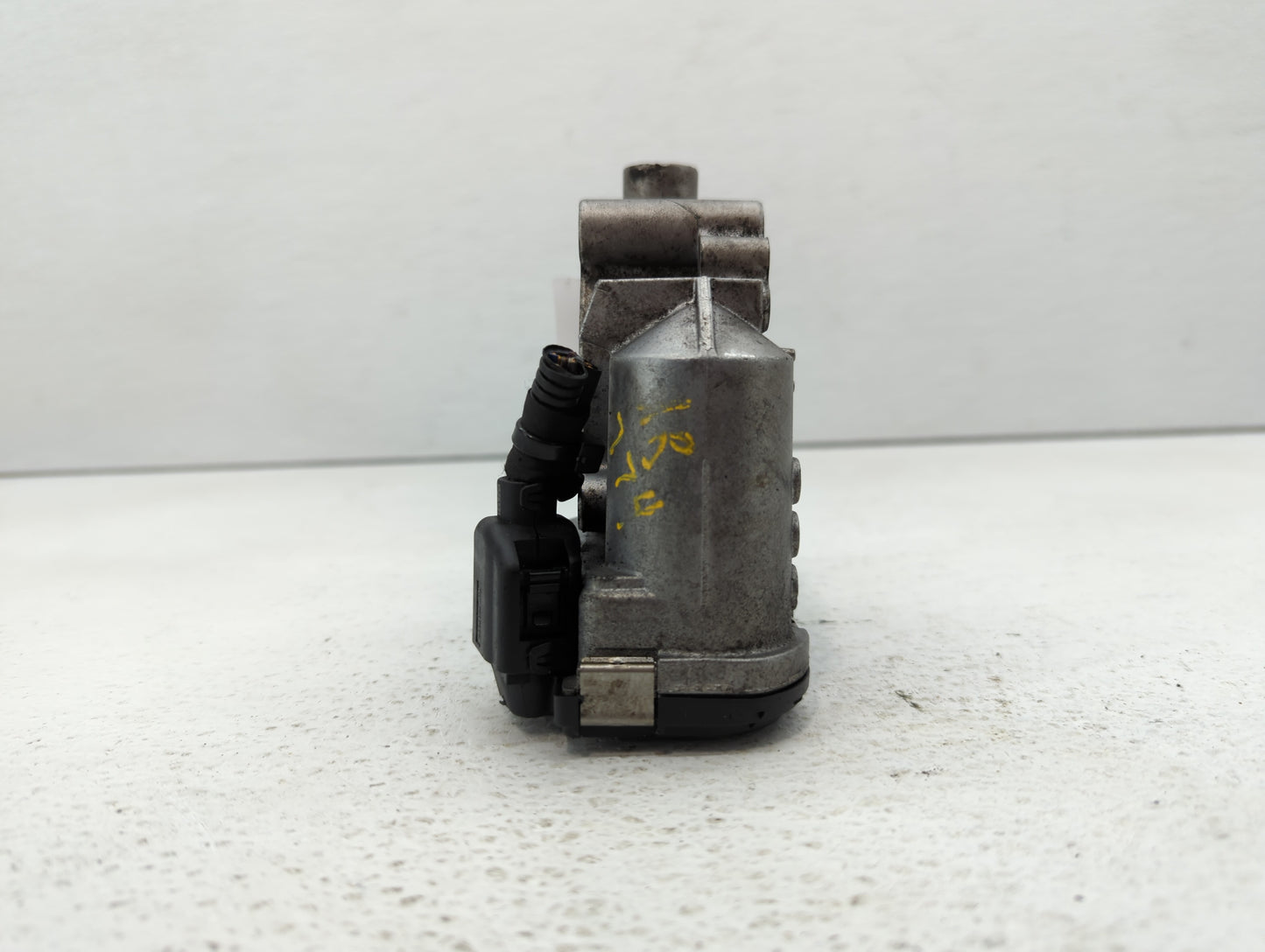 2012-2015 Mercedes-Benz C250 Throttle Body P/N:266 141 05 25 2661410525 Fits OEM Used Auto Parts - Oemusedautoparts1.com