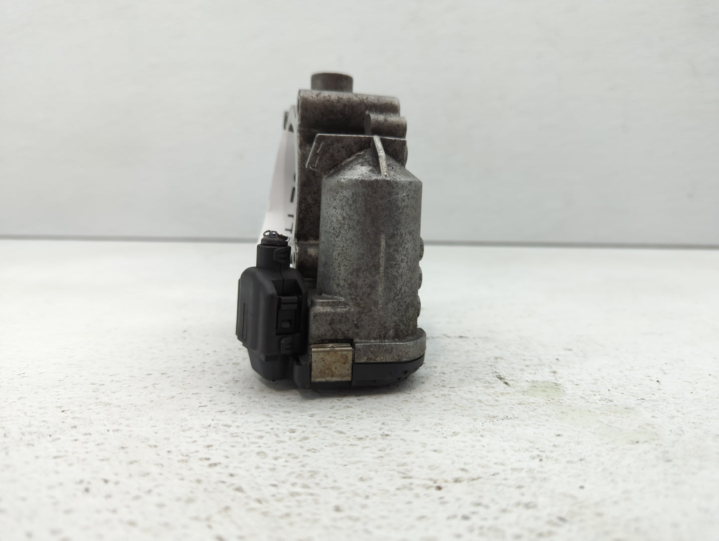 2012-2015 Mercedes-Benz C250 Throttle Body P/N:266 141 05 25 2661410525 Fits OEM Used Auto Parts - Oemusedautoparts1.com