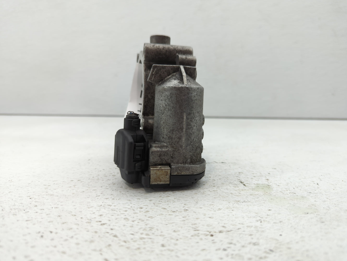 2012-2015 Mercedes-Benz C250 Throttle Body P/N:266 141 05 25 2661410525 Fits OEM Used Auto Parts - Oemusedautoparts1.com