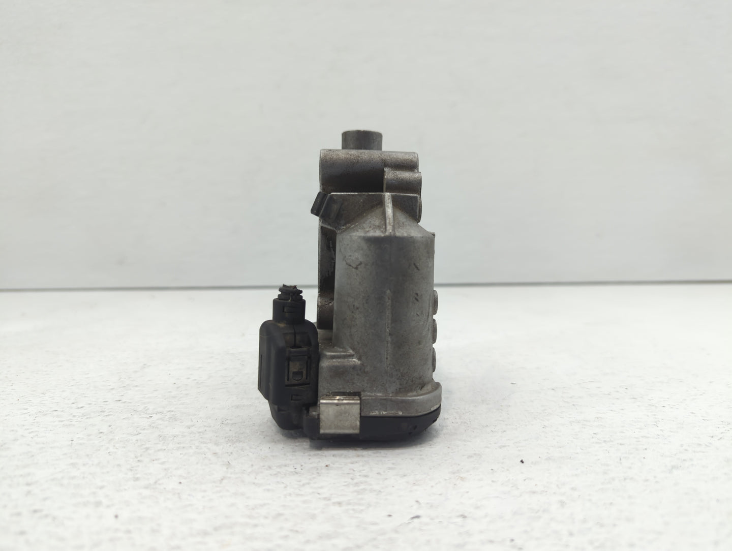 2012-2015 Mercedes-Benz C250 Throttle Body P/N:266 141 05 25 2661410525 Fits OEM Used Auto Parts - Oemusedautoparts1.com