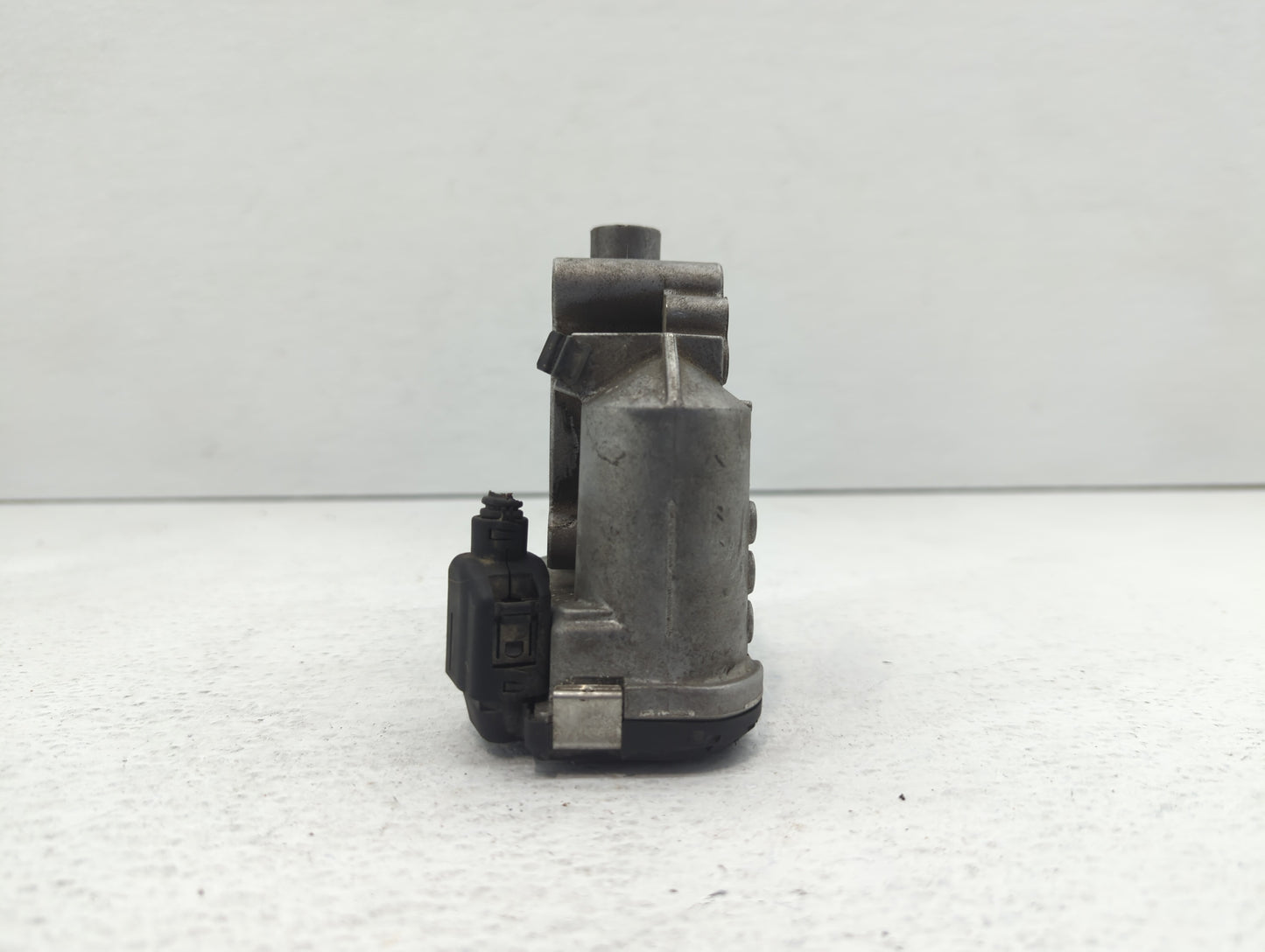 2012-2015 Mercedes-Benz C250 Throttle Body P/N:266 141 05 25 2661410525 Fits OEM Used Auto Parts - Oemusedautoparts1.com