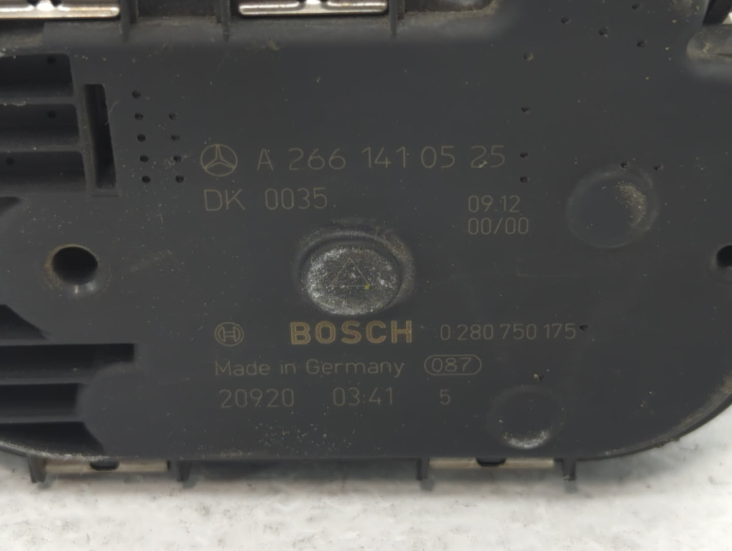 2012-2015 Mercedes-Benz C250 Throttle Body P/N:266 141 05 25 2661410525 Fits OEM Used Auto Parts - Oemusedautoparts1.com