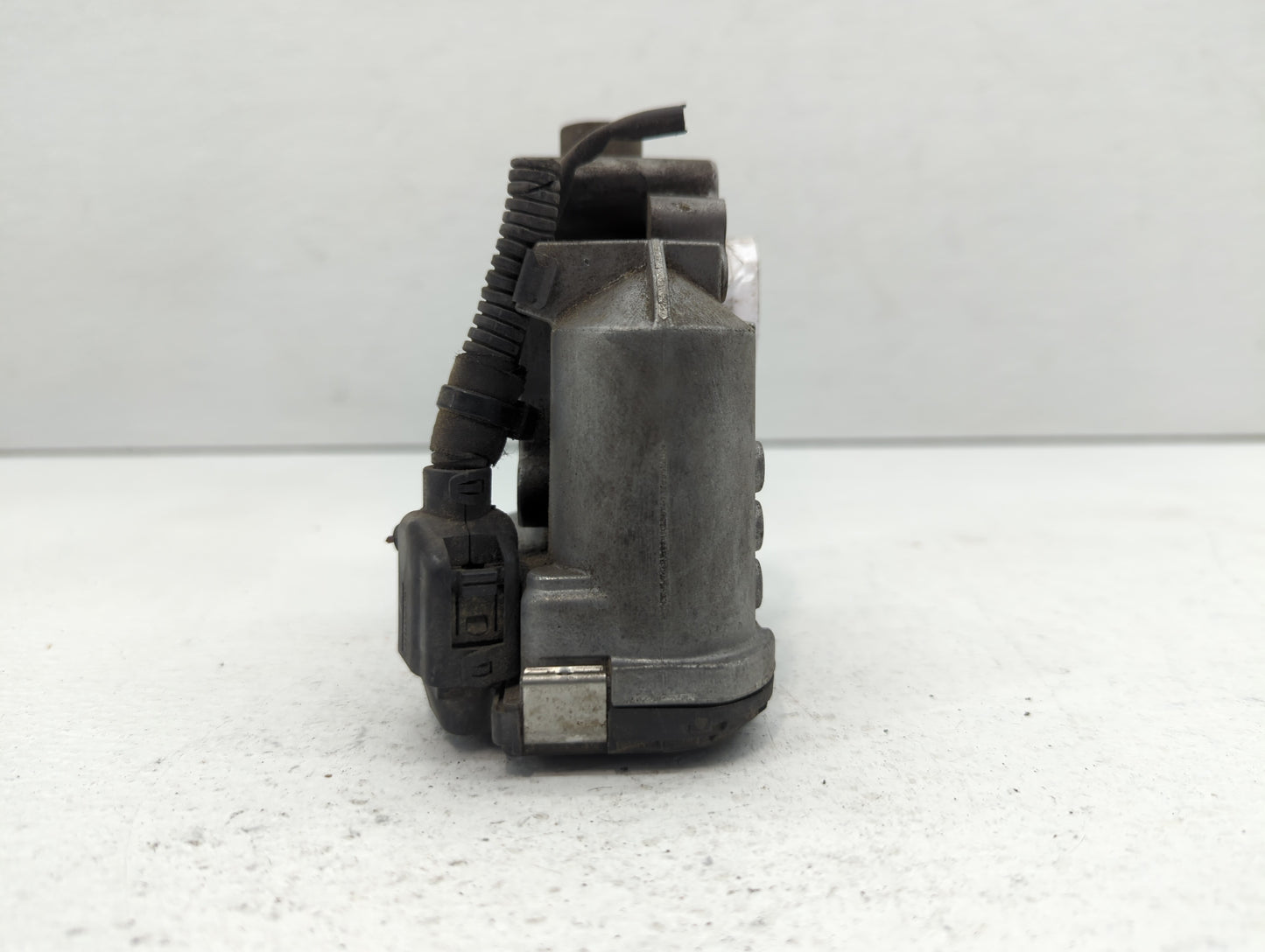 2012-2015 Mercedes-Benz C250 Throttle Body P/N:266 141 05 25 2661410525 Fits OEM Used Auto Parts - Oemusedautoparts1.com