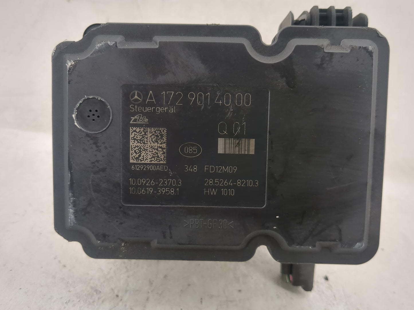 2013-2014 Mercedes-Benz C300 ABS Pump Control Module Replacement P/N:A 172 431 42 12 Fits Fits 2013 2014 2015 OEM Used Auto 