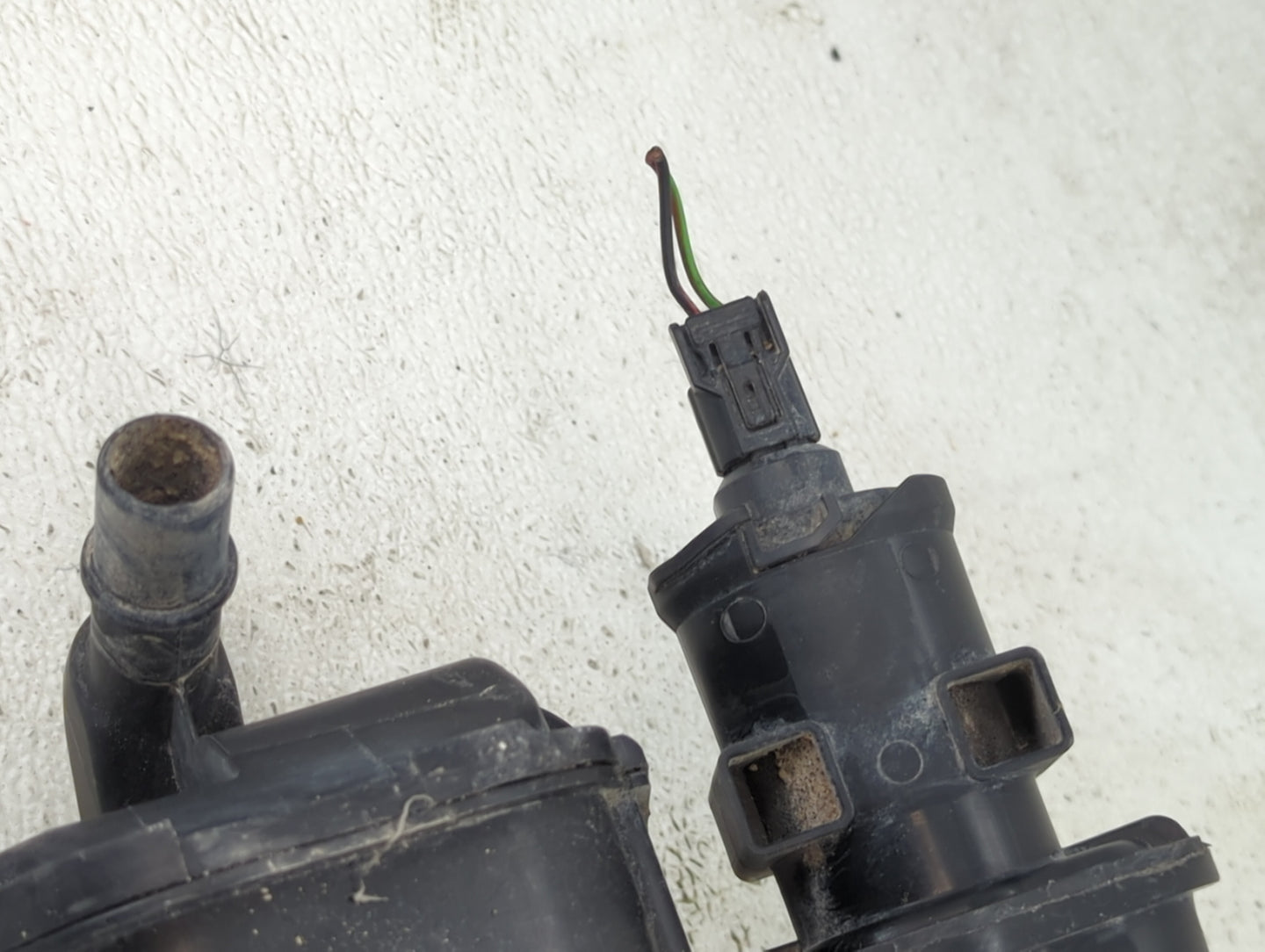 2013 Mercedes-benz C300 Fuel Vapor Charcoal Canister - Oemusedautoparts1.com