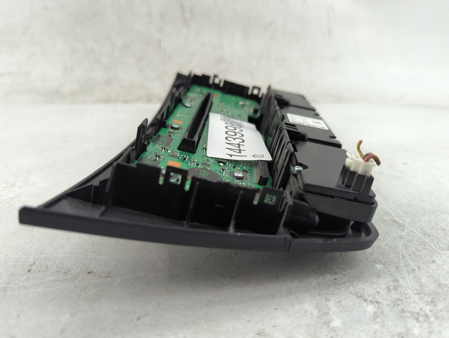 2013 Mercedes-Benz C350 Radio AM FM Cd Player Receiver Replacement P/N:A 204 905 96 01 Fits OEM Used Auto Parts - Oemusedaut