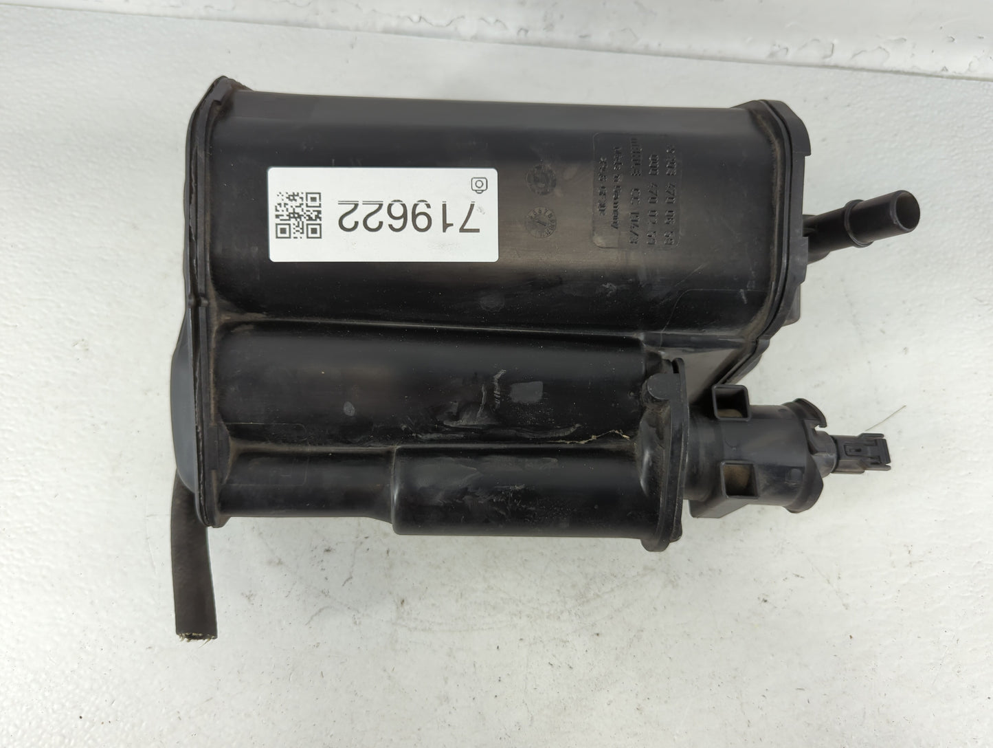 2013 Mercedes-benz Clk500 Fuel Vapor Charcoal Canister - Oemusedautoparts1.com
