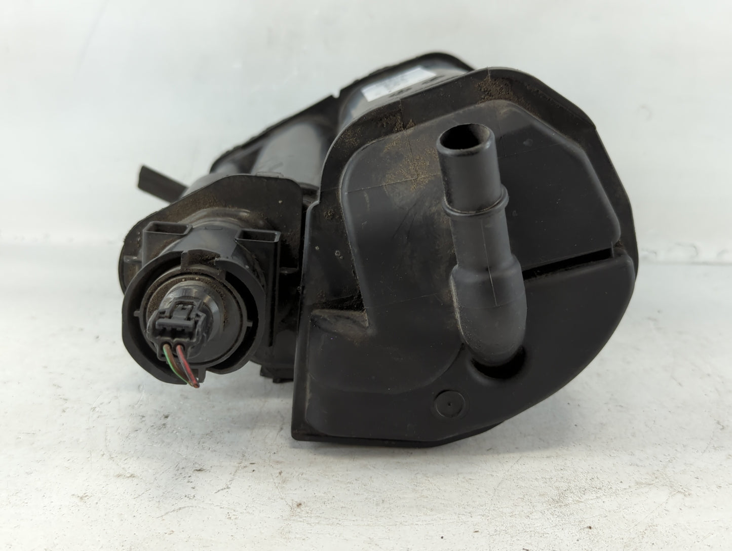 2013 Mercedes-benz Clk500 Fuel Vapor Charcoal Canister - Oemusedautoparts1.com