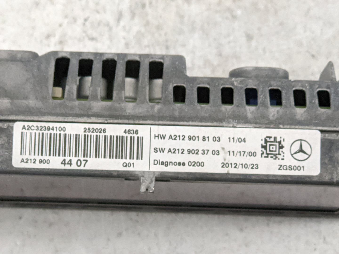 Mercedes-benz E-class Information Display Screen 1483449 - Oemusedautoparts1.com