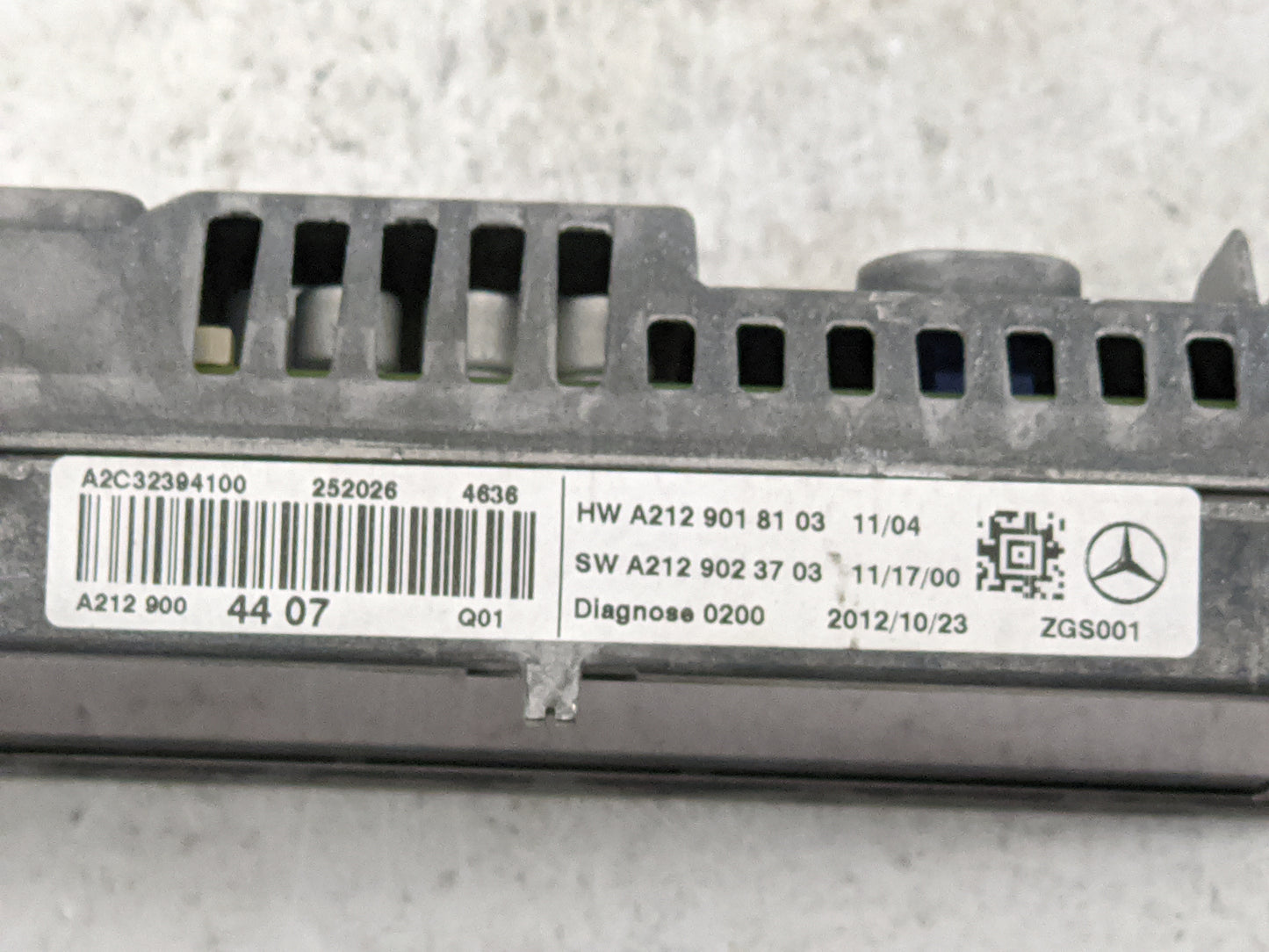 Mercedes-benz E-class Information Display Screen 1483449 - Oemusedautoparts1.com