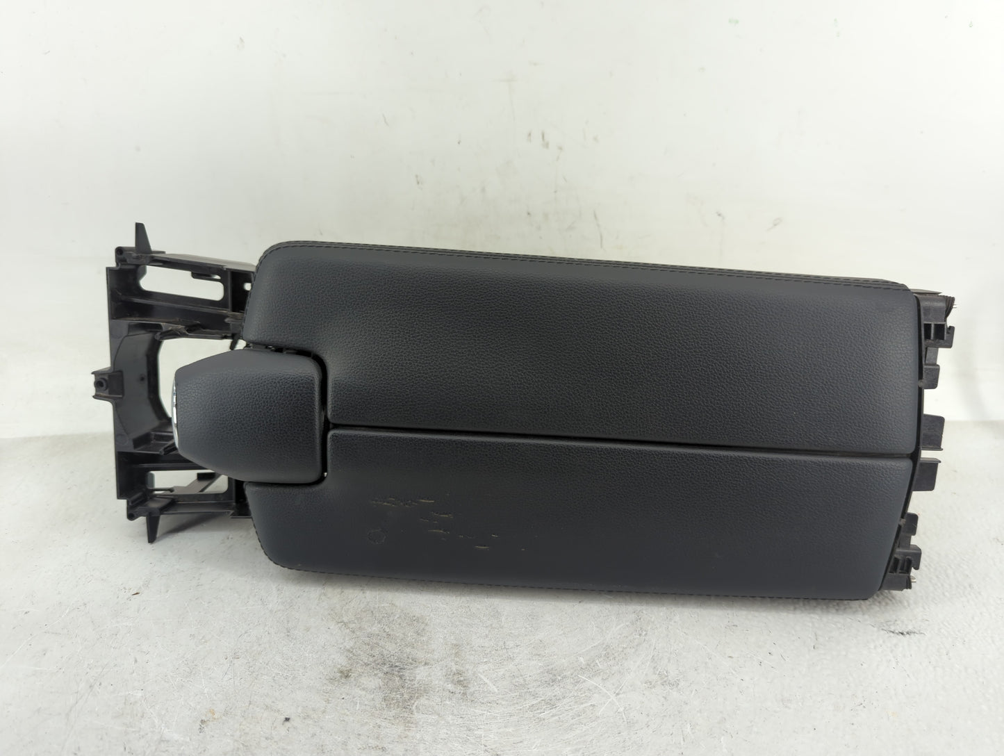2013 Mercedes-Benz E350 Center Console Armrest Cover Lid Fits OEM Used Auto Parts - Oemusedautoparts1.com