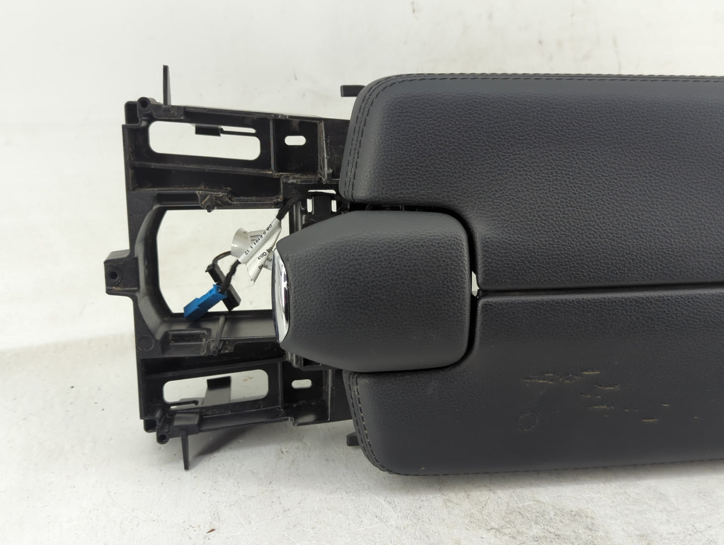 2013 Mercedes-Benz E350 Center Console Armrest Cover Lid Fits OEM Used Auto Parts - Oemusedautoparts1.com