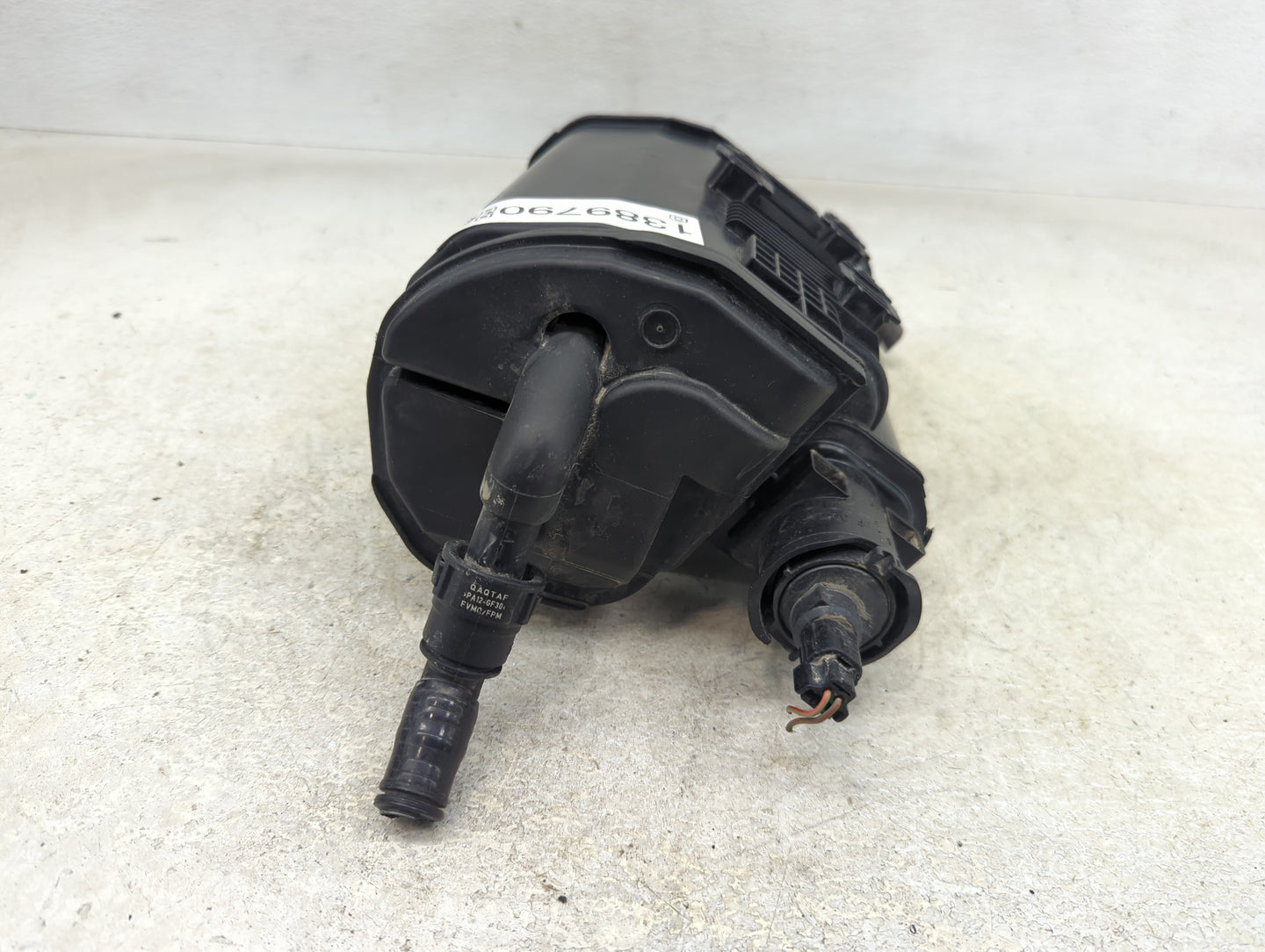 2013 Mercedes-benz E350 Fuel Vapor Charcoal Canister - Oemusedautoparts1.com