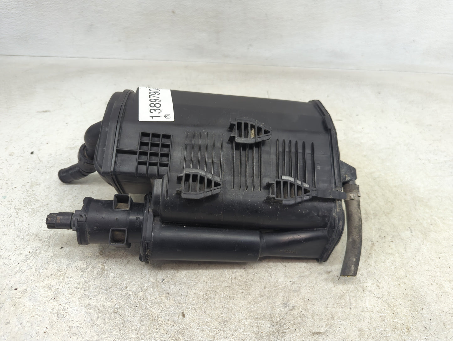 2013 Mercedes-benz E350 Fuel Vapor Charcoal Canister - Oemusedautoparts1.com