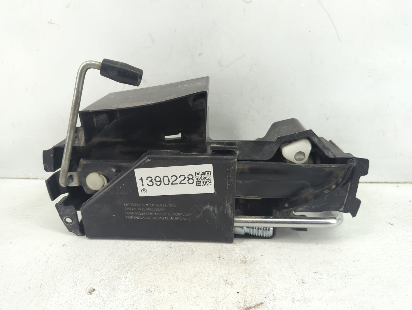 2013 Mercedes-benz E350 Spare Scissor Car Jack - Oemusedautoparts1.com