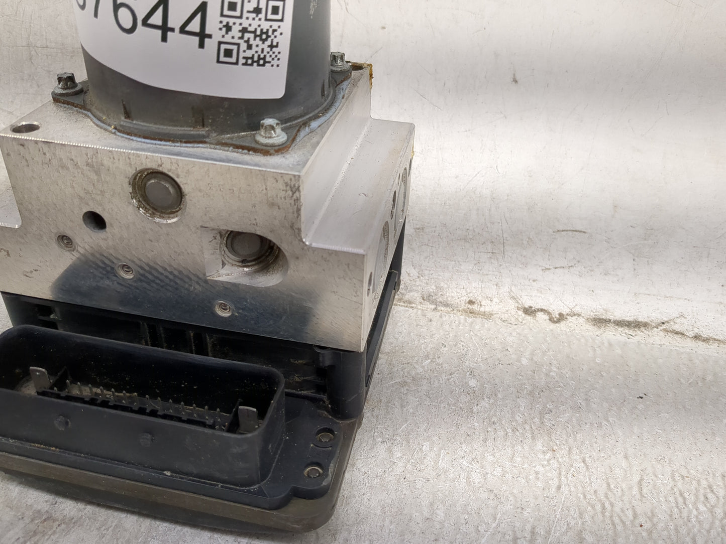 2013 Mercedes-Benz E350 ABS Pump Control Module Replacement P/N:A212 431 72 12 0 265 250 533 Fits OEM Used Auto Parts - Oemu