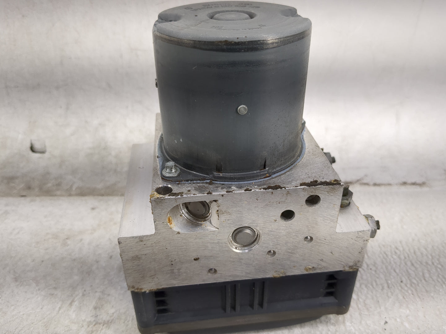2013 Mercedes-Benz E350 ABS Pump Control Module Replacement P/N:A212 431 72 12 0 265 250 533 Fits OEM Used Auto Parts - Oemu