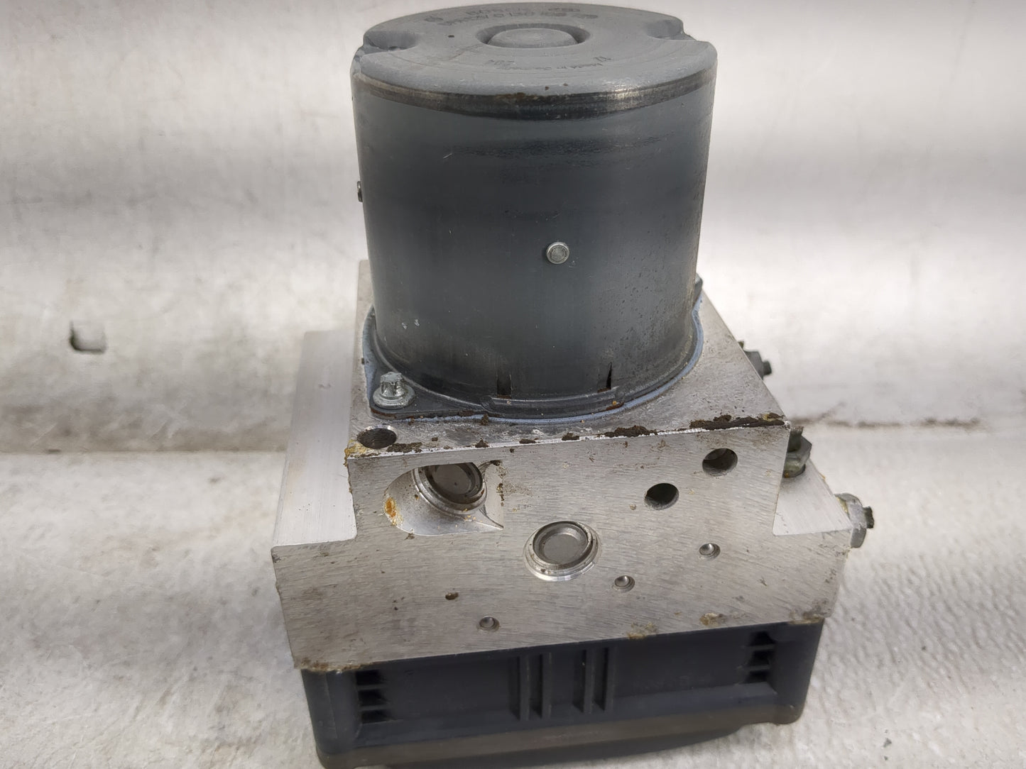 2013 Mercedes-Benz E350 ABS Pump Control Module Replacement P/N:A212 431 72 12 0 265 250 533 Fits OEM Used Auto Parts - Oemu