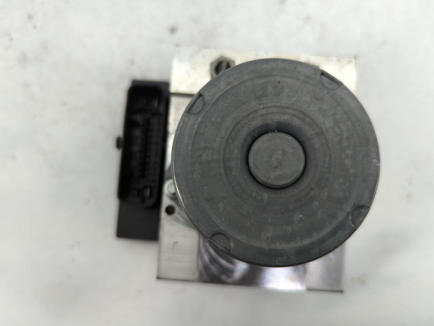 2013 Mercedes-Benz E350 ABS Pump Control Module Replacement Fits OEM Used Auto Parts - Oemusedautoparts1.com