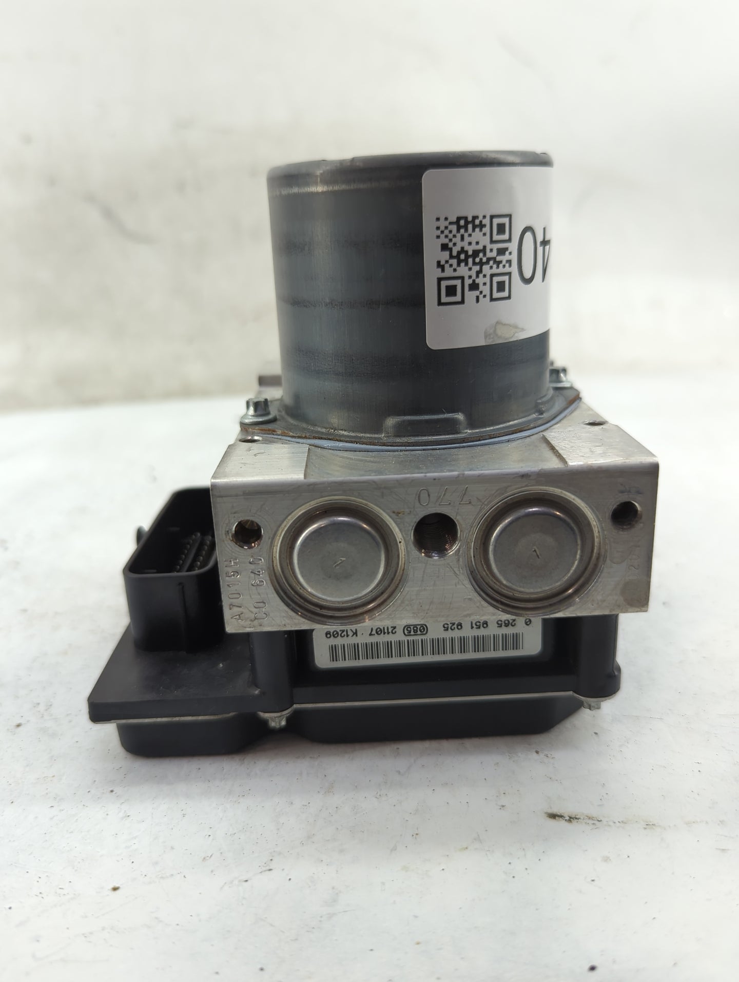 2013 Mercedes-Benz E350 ABS Pump Control Module Replacement Fits OEM Used Auto Parts - Oemusedautoparts1.com