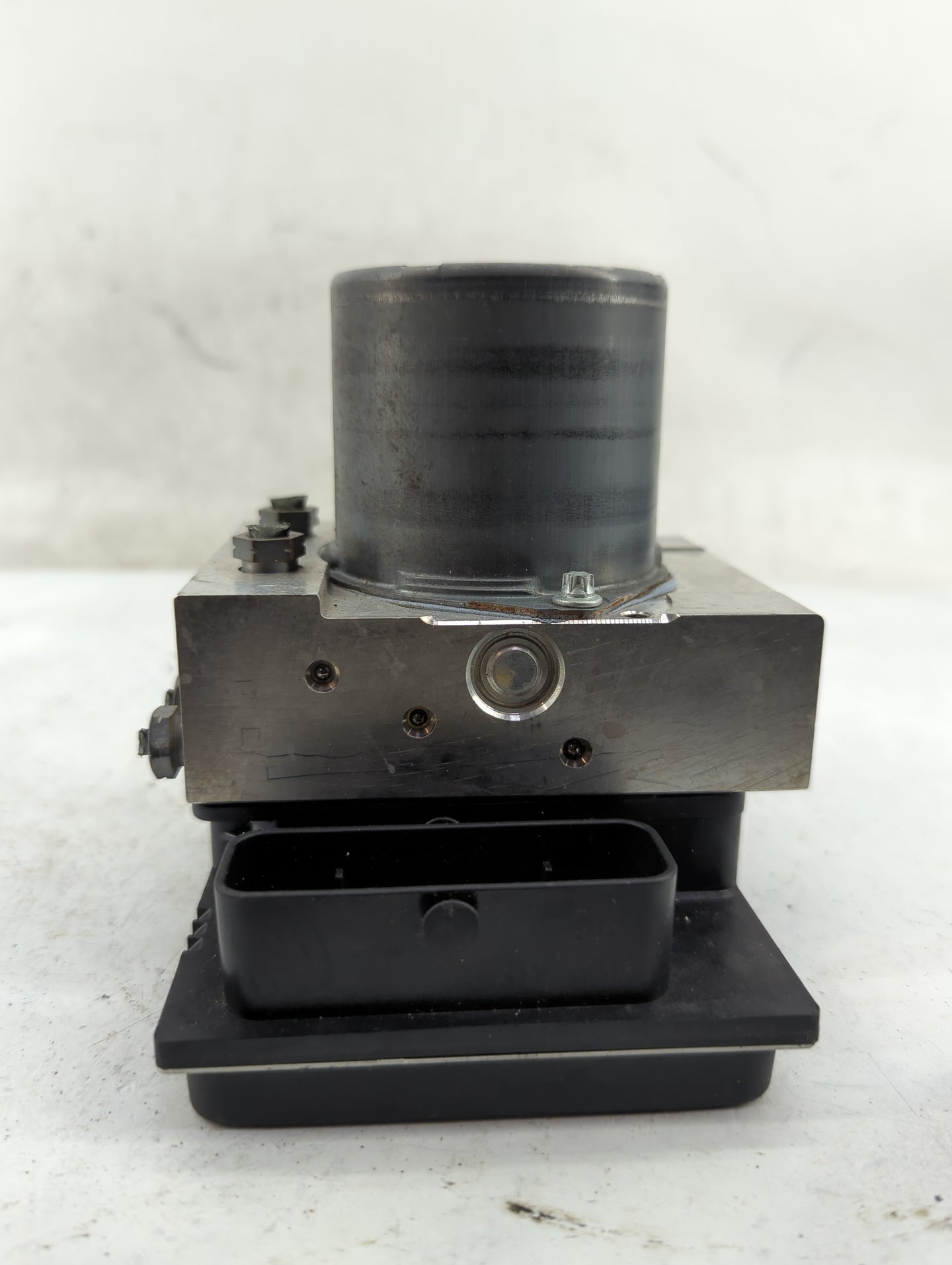2013 Mercedes-Benz E350 ABS Pump Control Module Replacement Fits OEM Used Auto Parts - Oemusedautoparts1.com