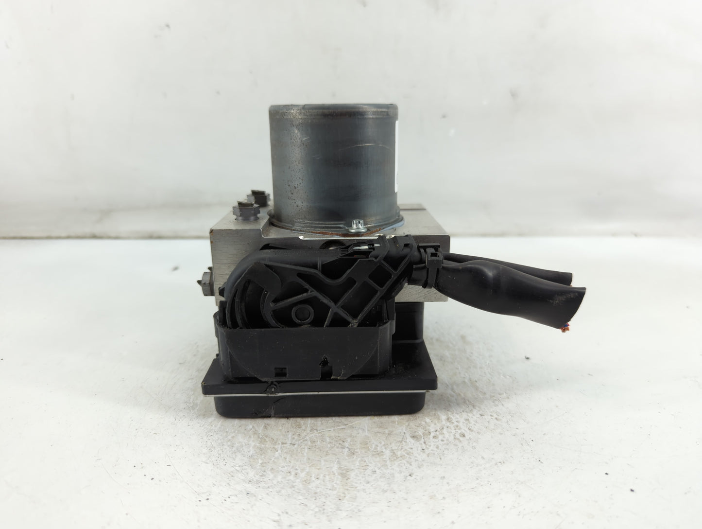 2013 Mercedes-Benz E350 ABS Pump Control Module Replacement P/N:0 265 239 257 Fits OEM Used Auto Parts - Oemusedautoparts1.c