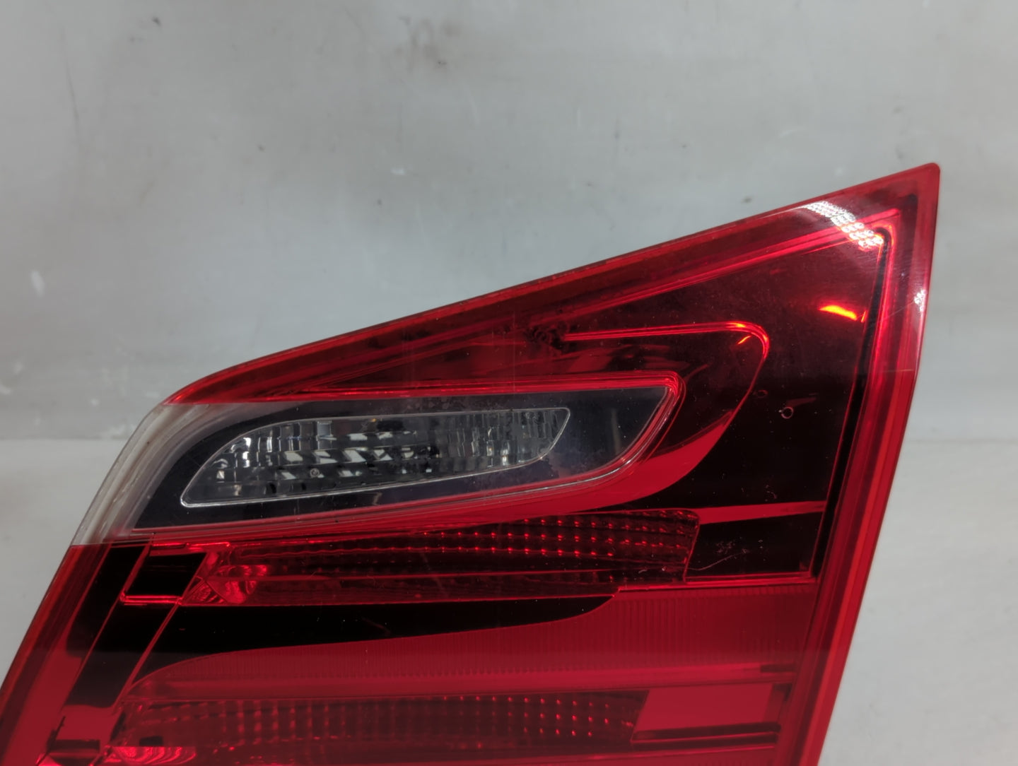Mercedes-benz Gl-class Passenger Right Side Deck Lid Mounted Tail Light - Oemusedautoparts1.com