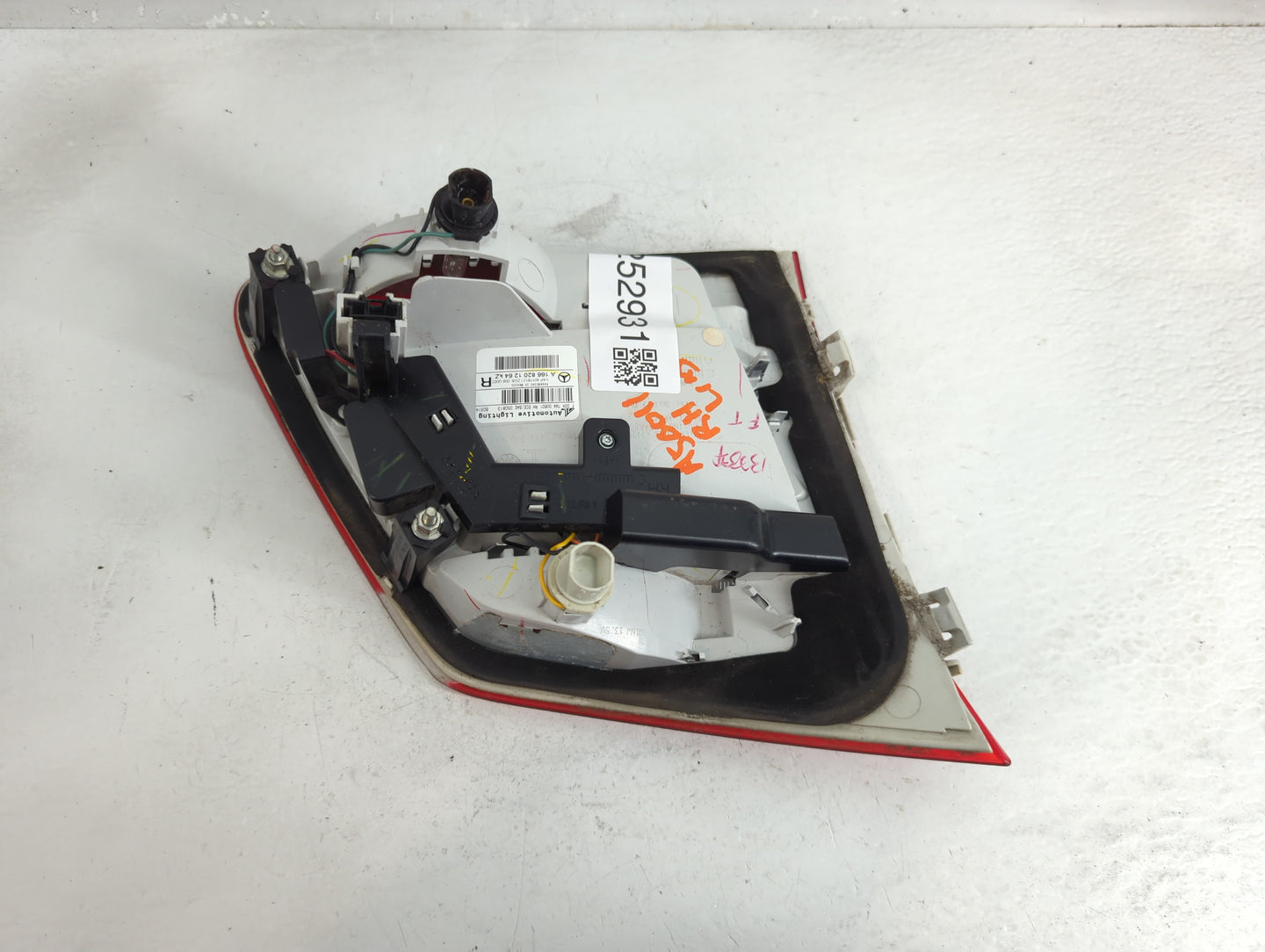 Mercedes-benz Gl-class Passenger Right Side Deck Lid Mounted Tail Light - Oemusedautoparts1.com
