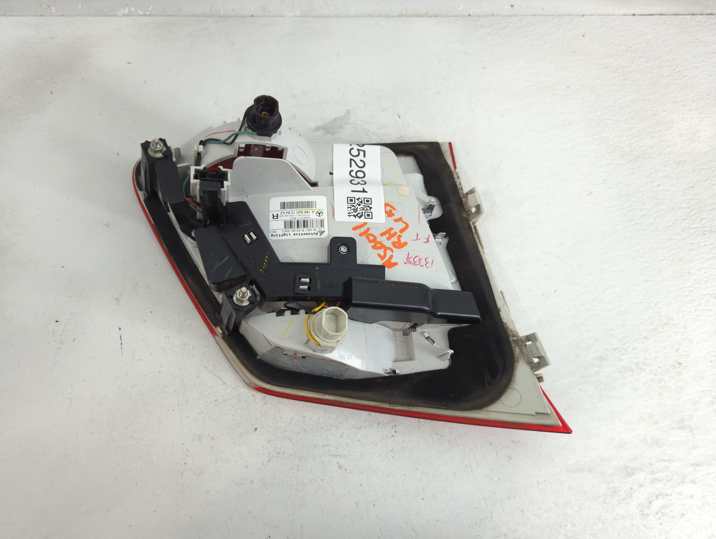 Mercedes-benz Gl-class Passenger Right Side Deck Lid Mounted Tail Light - Oemusedautoparts1.com
