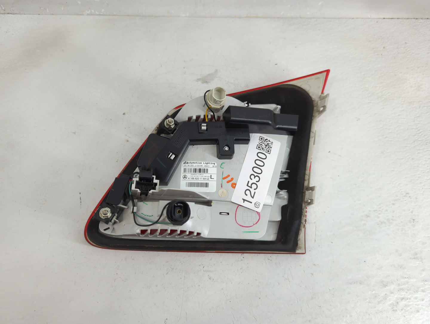 2013-2016 Mercedes-Benz Gl450 Tail Light Assembly Driver Left OEM P/N:A 166 820 11 64 Fits Fits 2013 2014 2015 2016 OEM Used