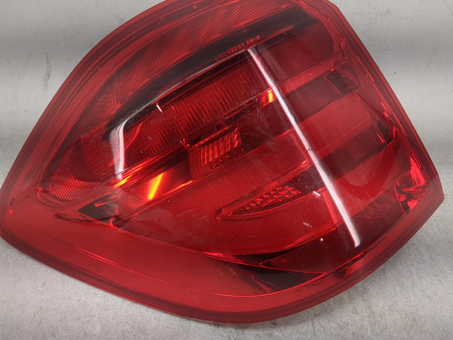 2013-2016 Mercedes-Benz Gl450 Tail Light Assembly Driver Left OEM P/N:A 166 906 75 01 KZ Fits Fits 2013 2014 2015 2016 OEM U