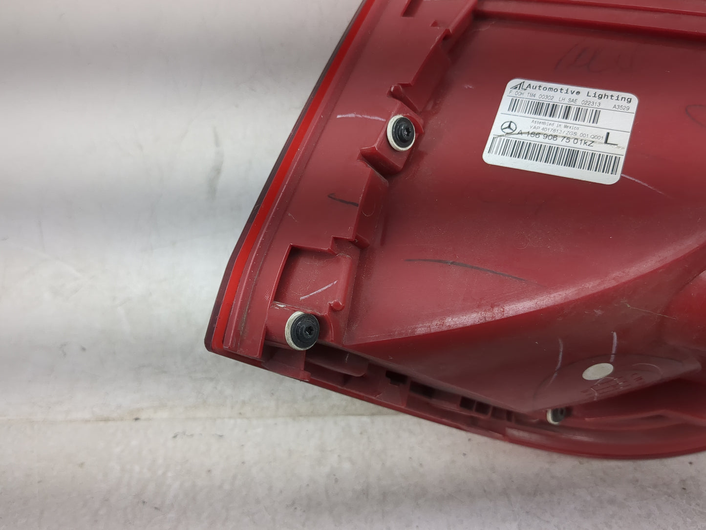 2013-2016 Mercedes-Benz Gl450 Tail Light Assembly Driver Left OEM P/N:A 166 906 75 01 KZ Fits Fits 2013 2014 2015 2016 OEM U
