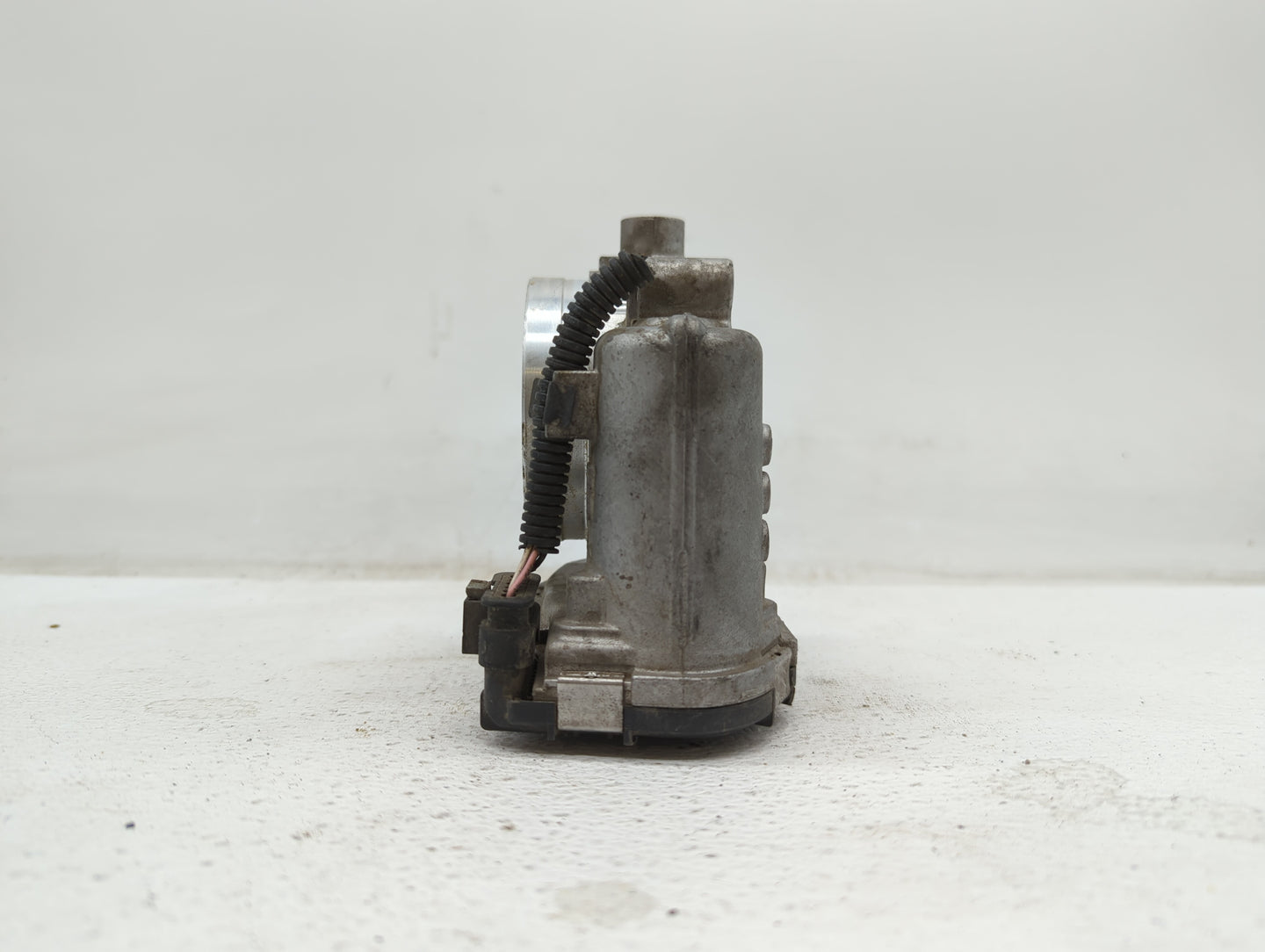 2012-2015 Mercedes-Benz Ml350 Throttle Body P/N:A 276 141 01 25 2761410125 Fits OEM Used Auto Parts - Oemusedautoparts1.com