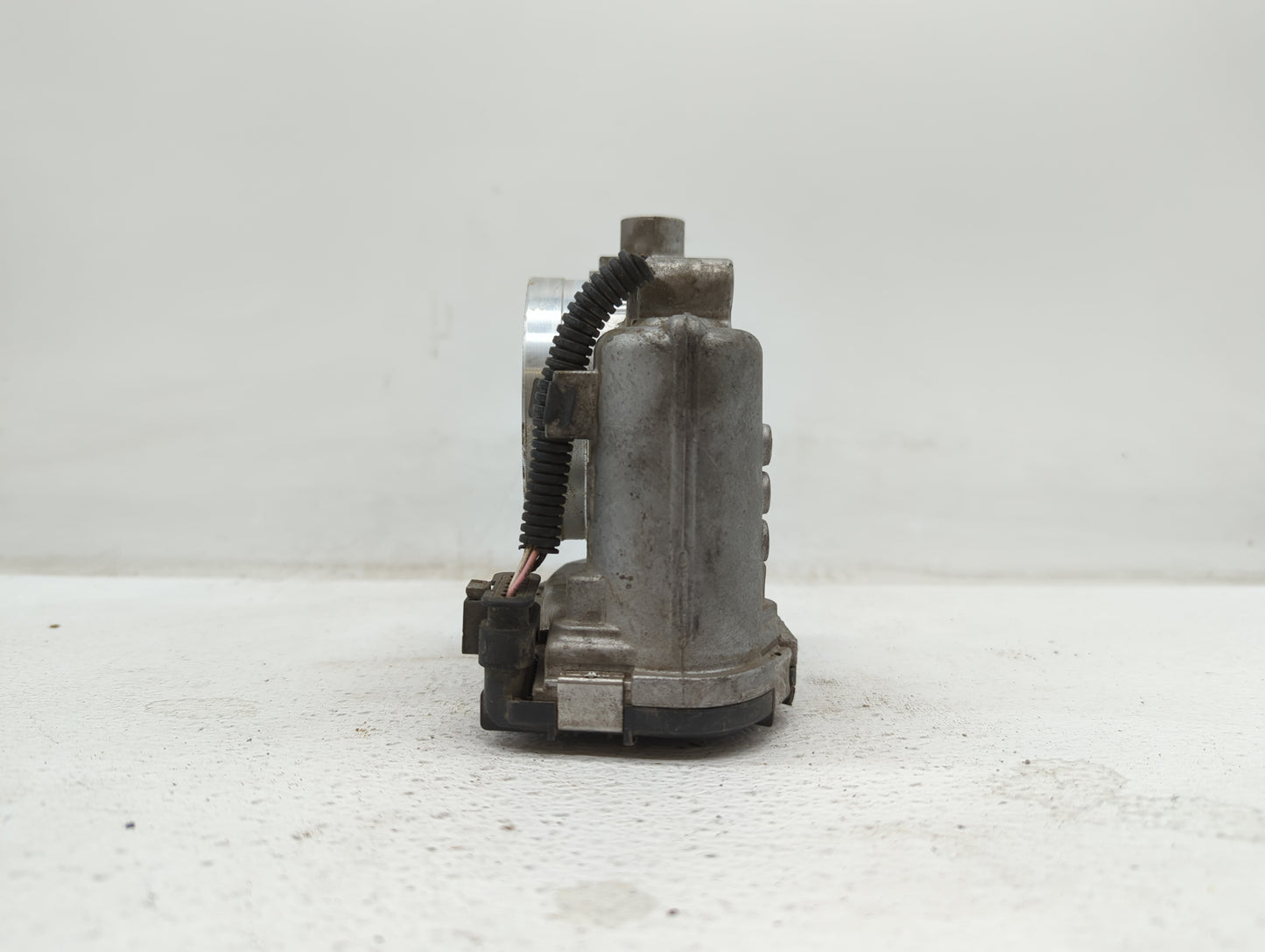 2012-2015 Mercedes-Benz Ml350 Throttle Body P/N:A 276 141 01 25 2761410125 Fits OEM Used Auto Parts - Oemusedautoparts1.com