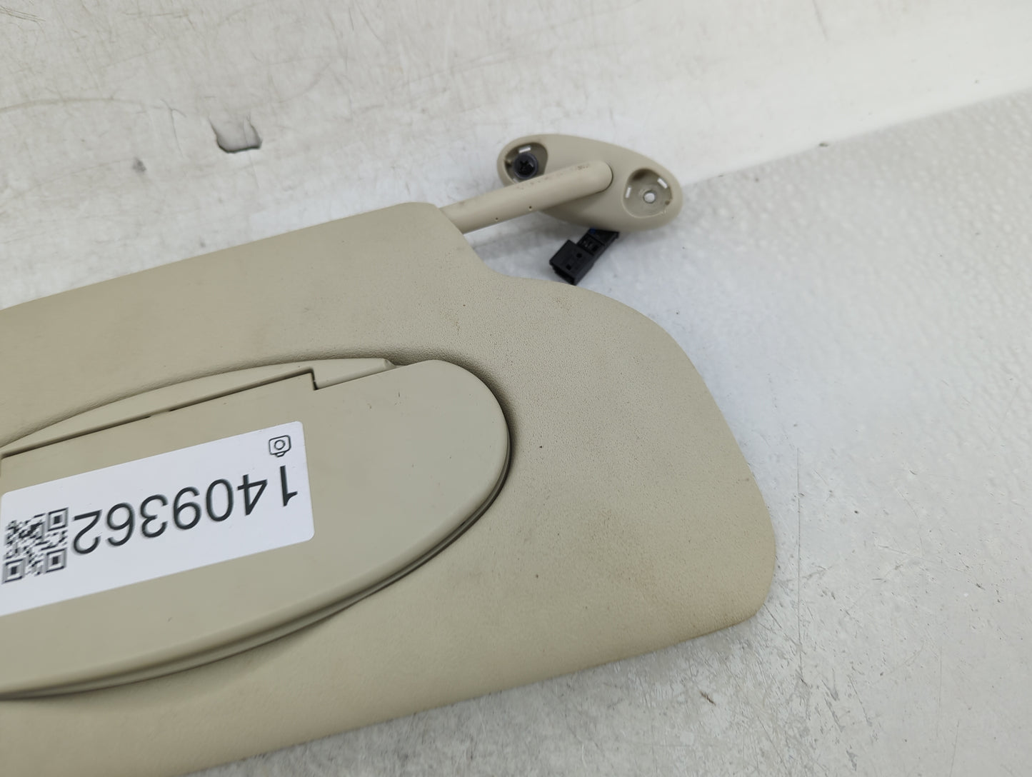 2013 Mini Cooper Sun Visor Shade Replacement Passenger Right Mirror Fits OEM Used Auto Parts - Oemusedautoparts1.com