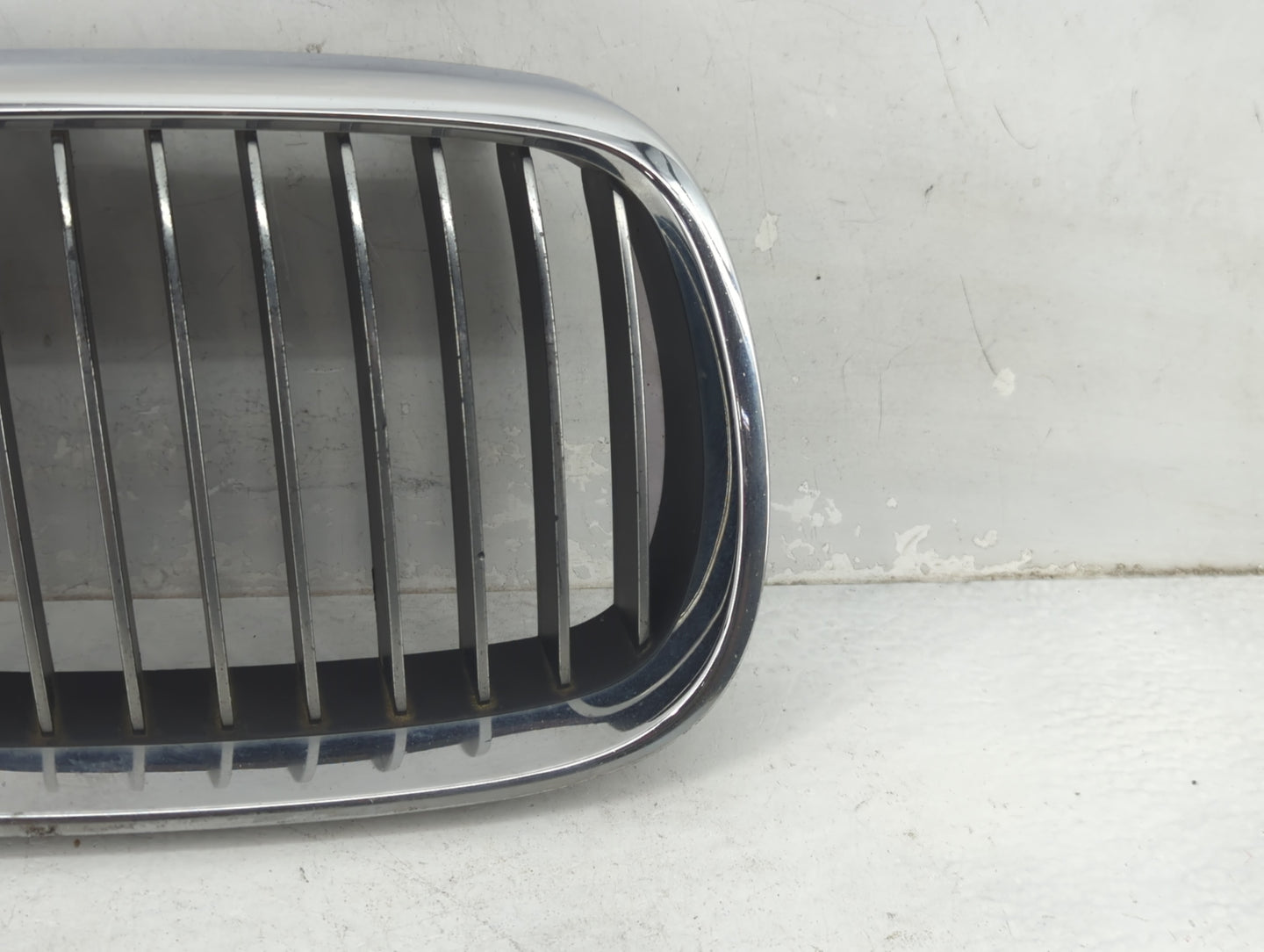 2011-2014 Mini Cooper Countryman Front Grille Bumper Not Included - Oemusedautoparts1.com