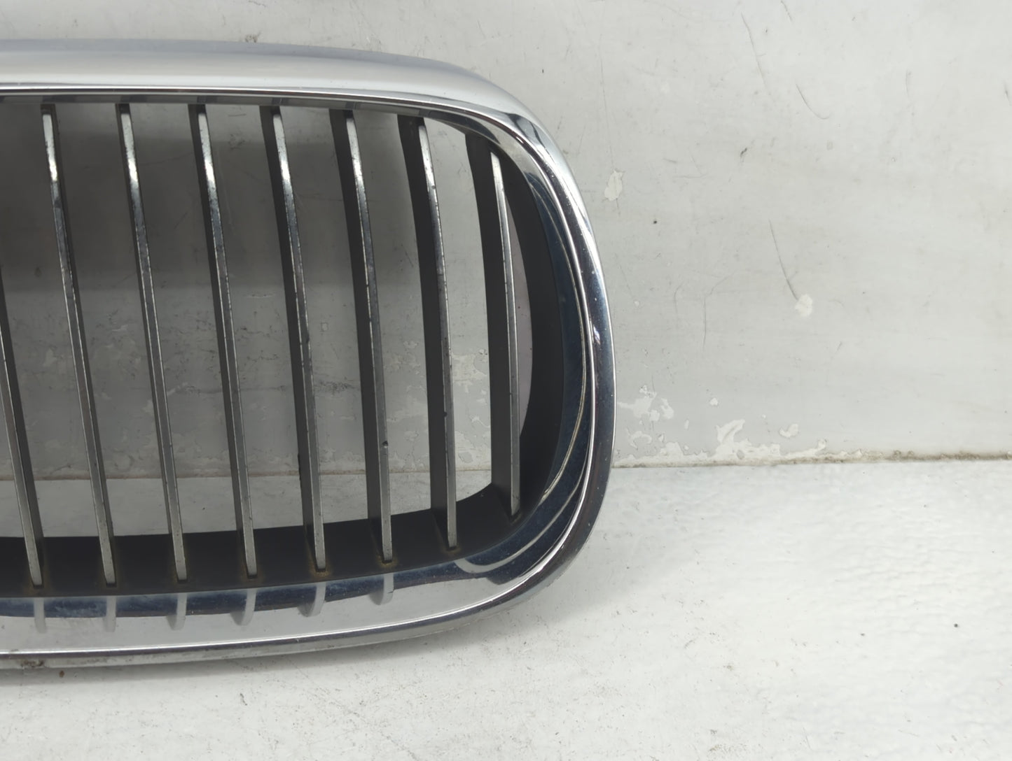 2011-2014 Mini Cooper Countryman Front Grille Bumper Not Included - Oemusedautoparts1.com