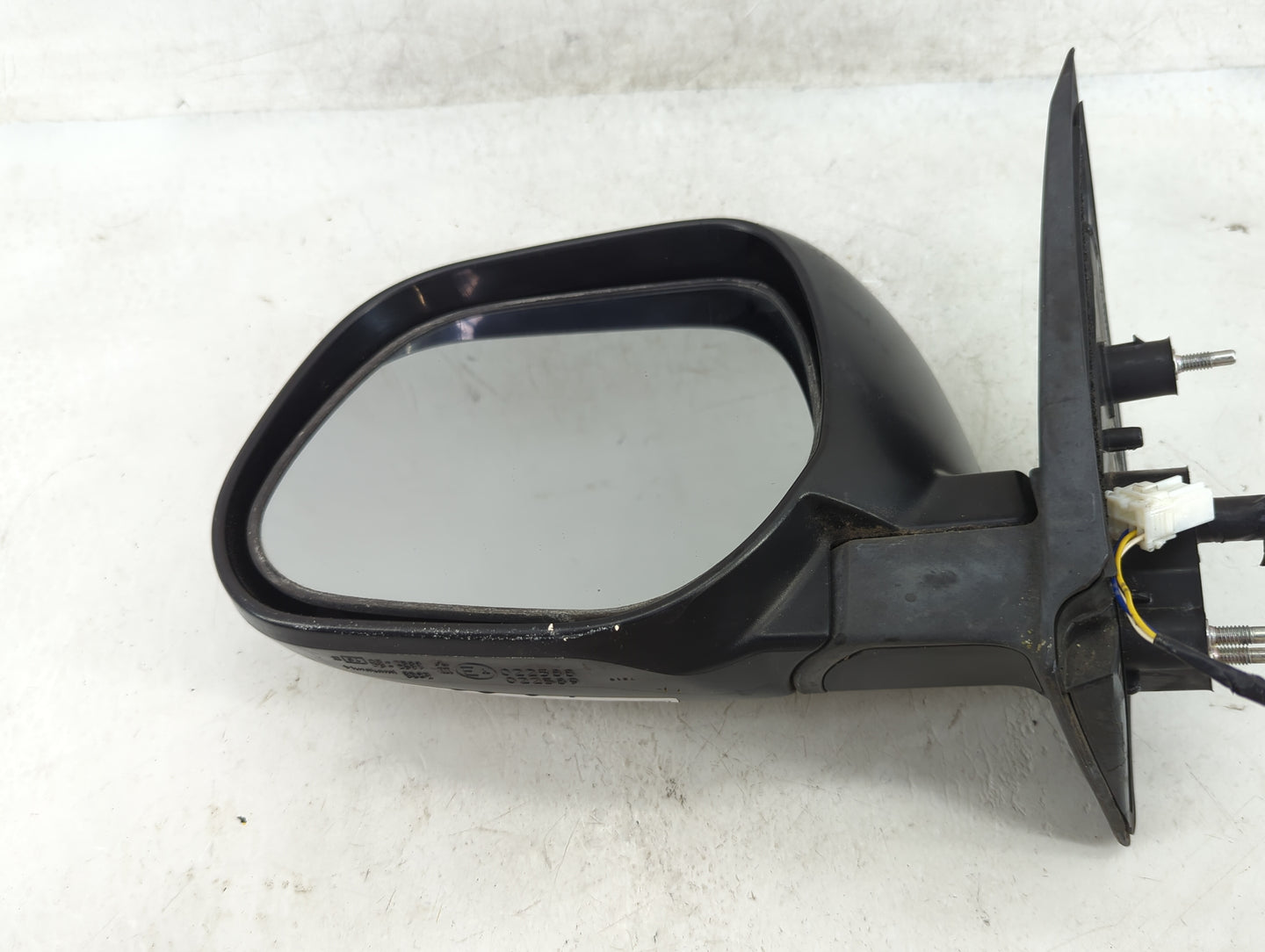 2011-2013 Mitsubishi Outlander Driver Side View Mirror - Left Door Mirror OEM Used - Oemusedautoparts1.com