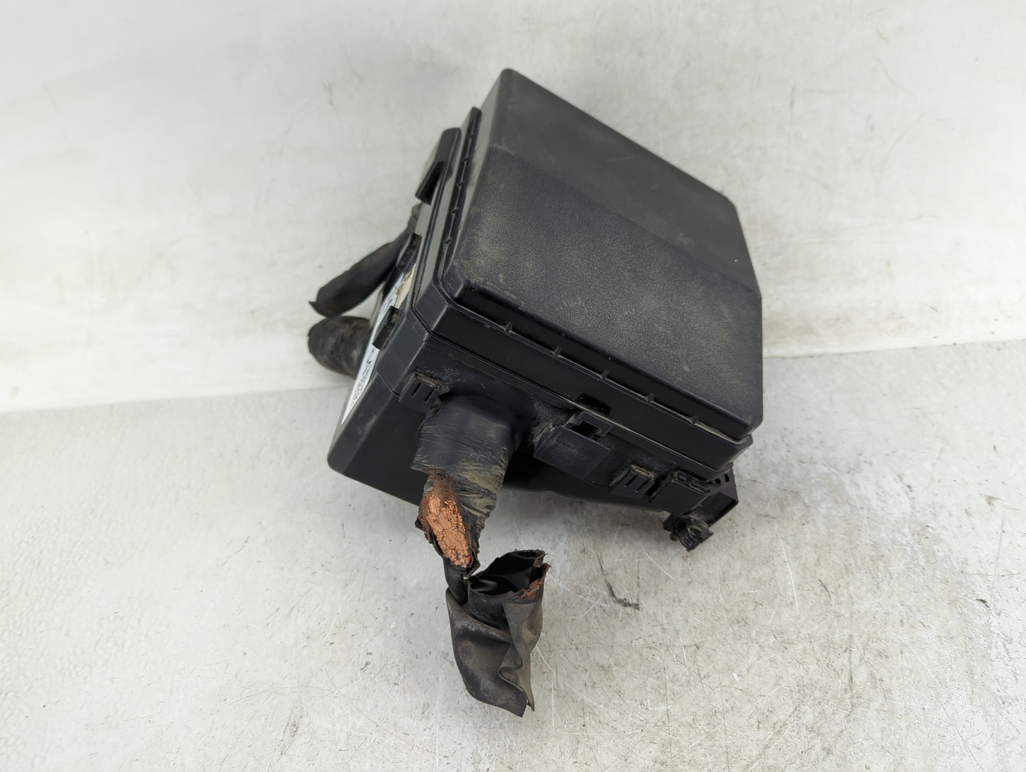 2011-2013 Mitsubishi Outlander Fusebox Fuse Box Panel Relay Module P/N:PR061-02000 Fits Fits 2011 2012 2013 OEM Used Auto Pa
