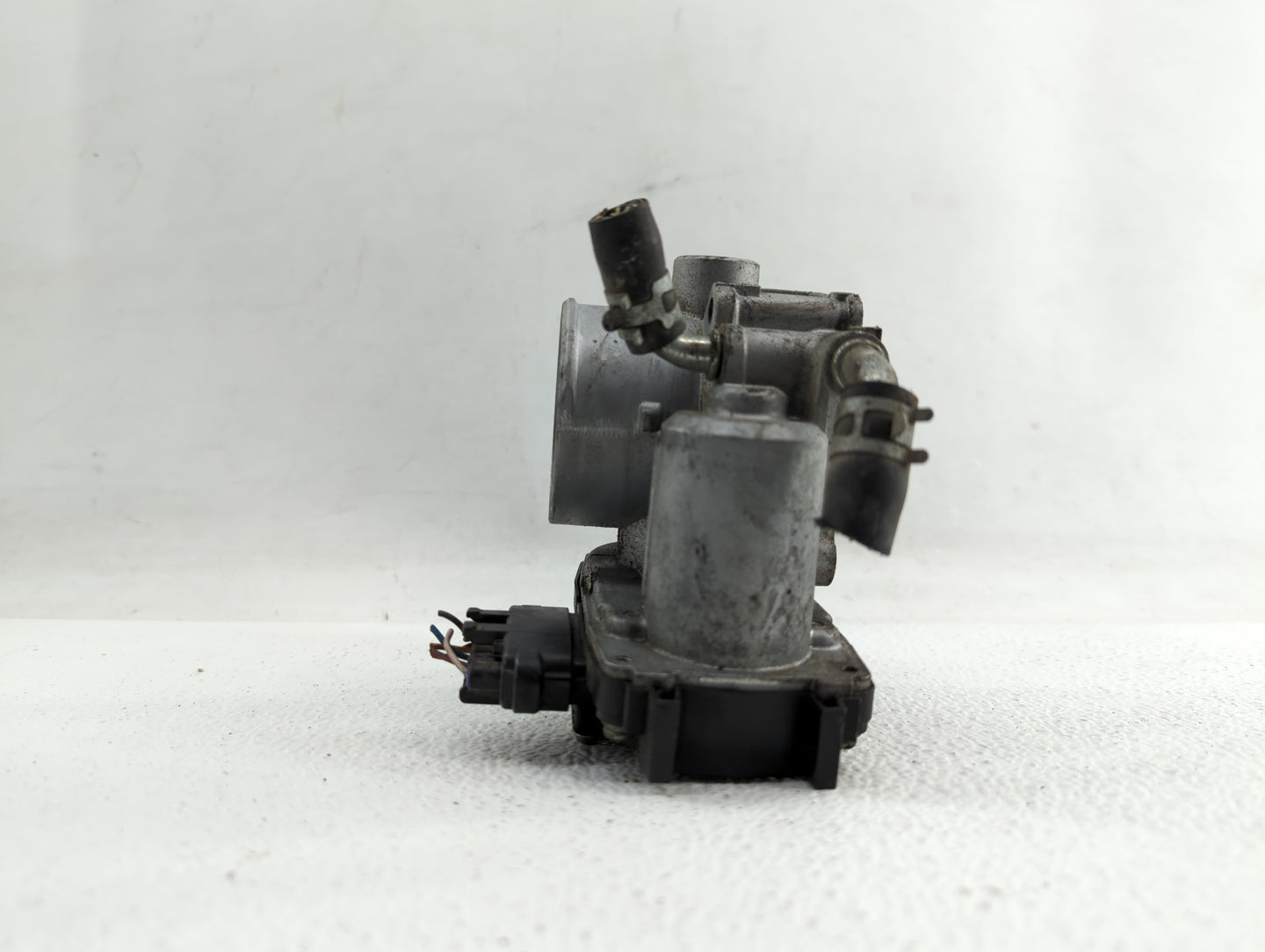 2013 Mitsubishi Outlander Throttle Body P/N:4909 0888 2731 0088 Fits OEM Used Auto Parts - Oemusedautoparts1.com