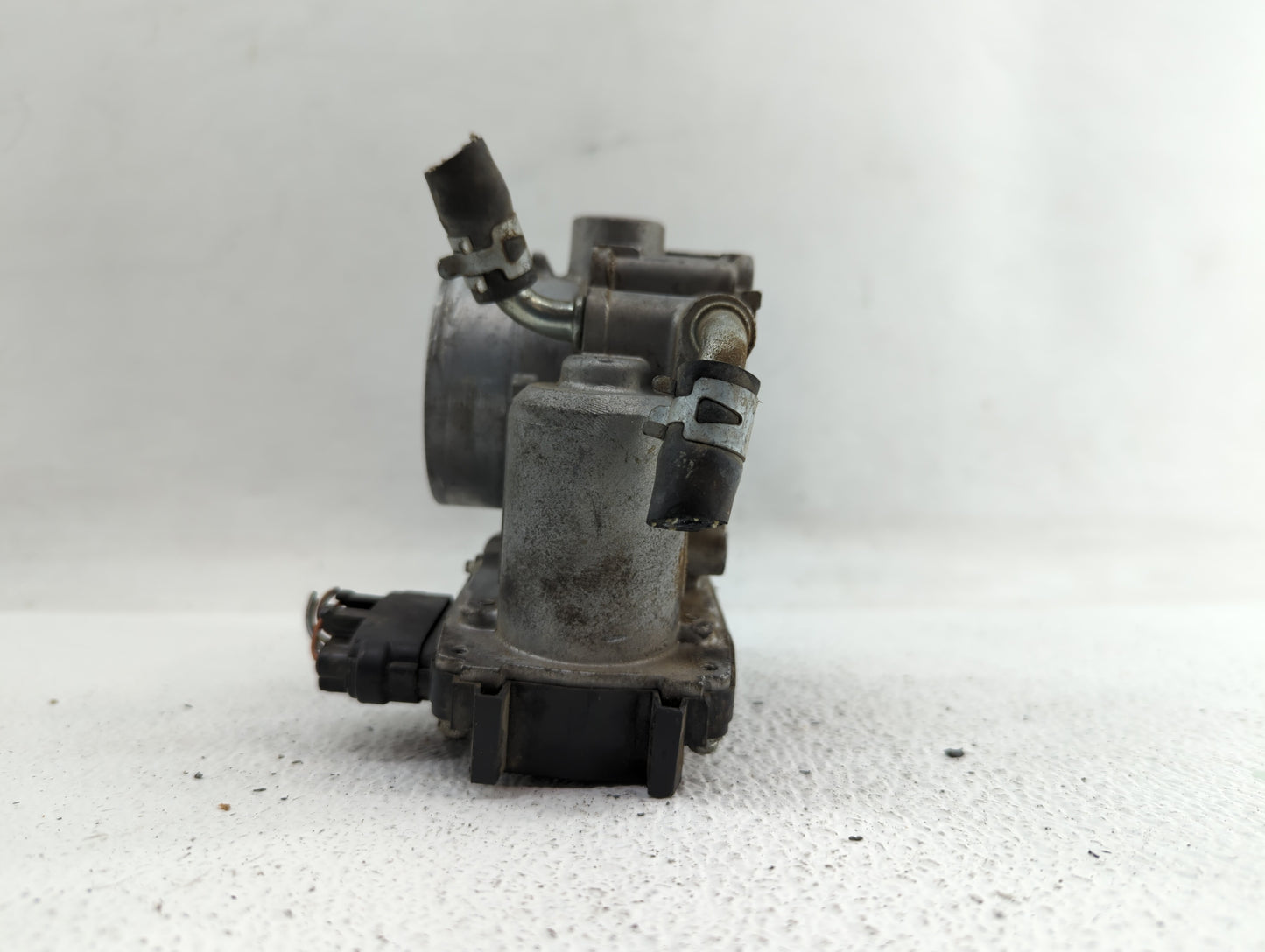 2013 Mitsubishi Outlander Throttle Body P/N:4909 0888 2731 0088 Fits OEM Used Auto Parts - Oemusedautoparts1.com